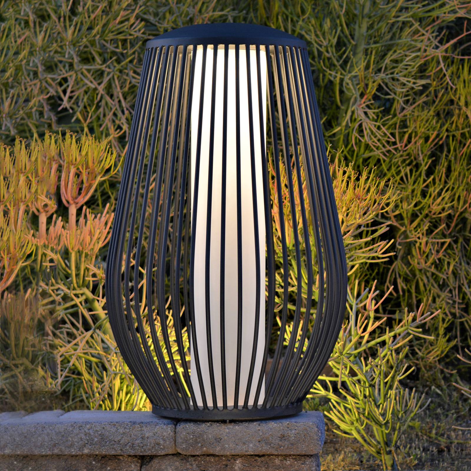 LED-Solarlaterne Mandaley mit Sensor, grau LED-Solarlaterne Mandaley mit Sensor, grau von Les Jardins