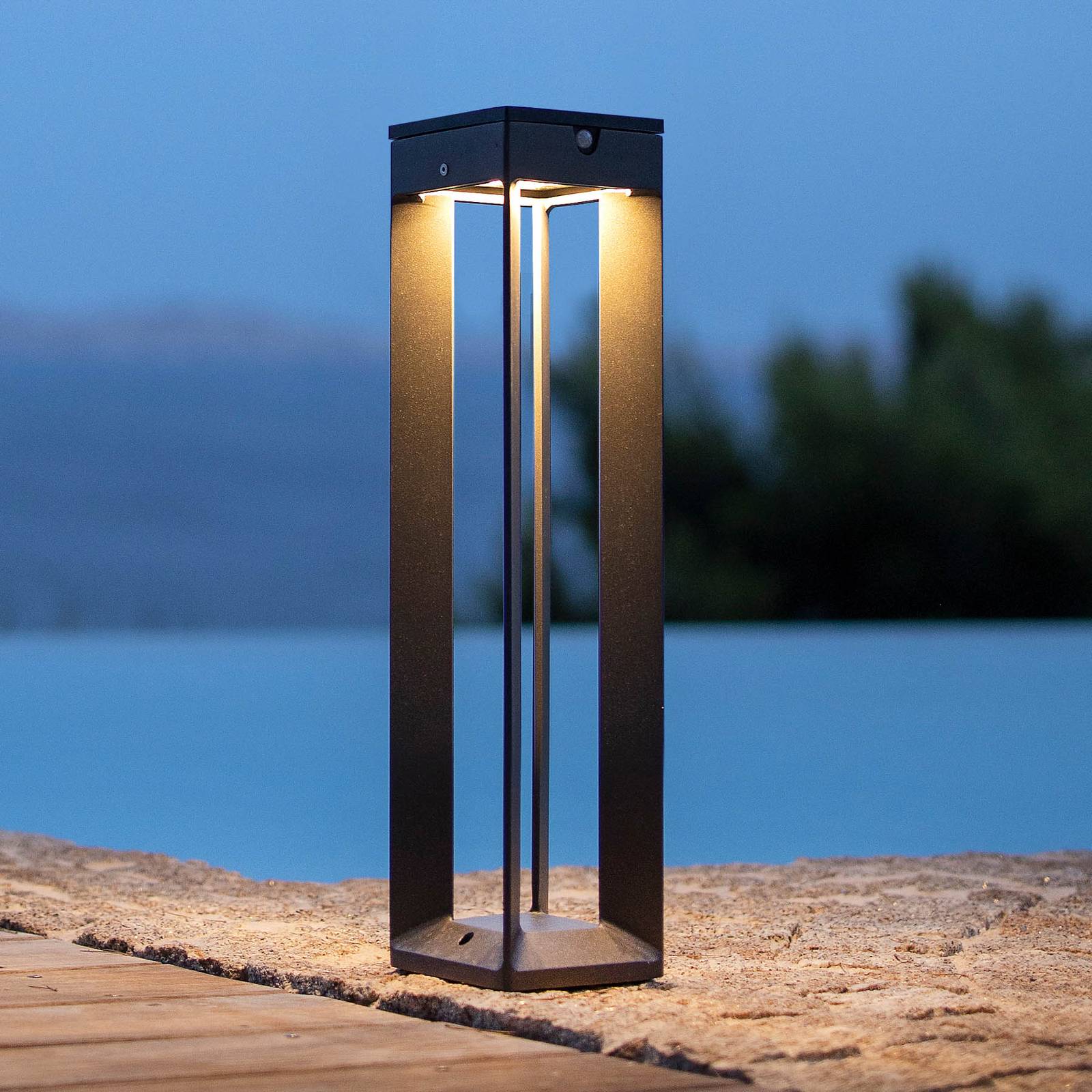 LED-Solarleuchte Borne mit Sensor, 45 cm, grau LED-Solarleuchte Borne mit Sensor, 45 cm, grau von Les Jardins