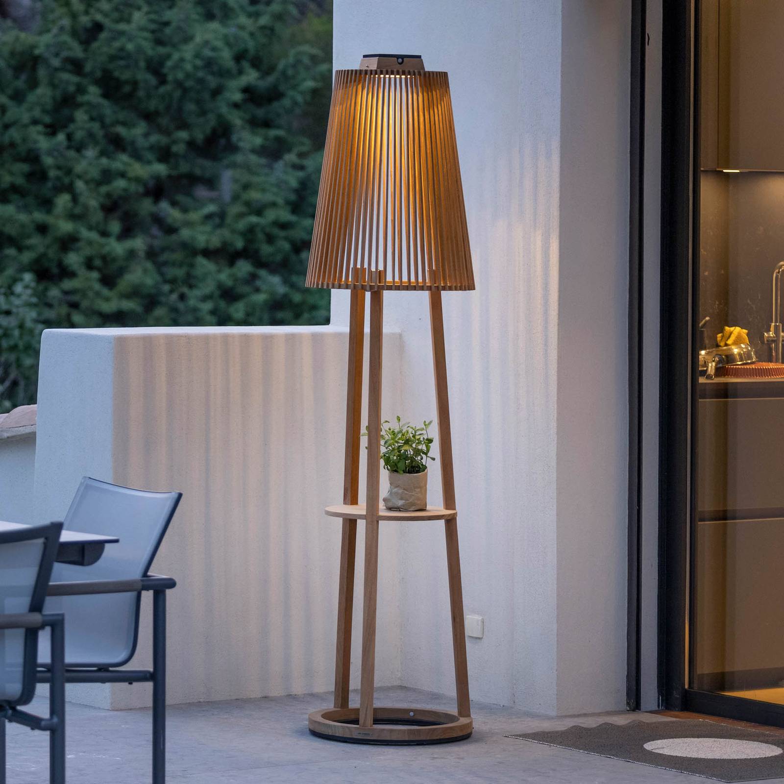 Solar-Stehleuchte Tecka mit Sensor, teak Solar-Stehleuchte Tecka mit Sensor, teak von Les Jardins
