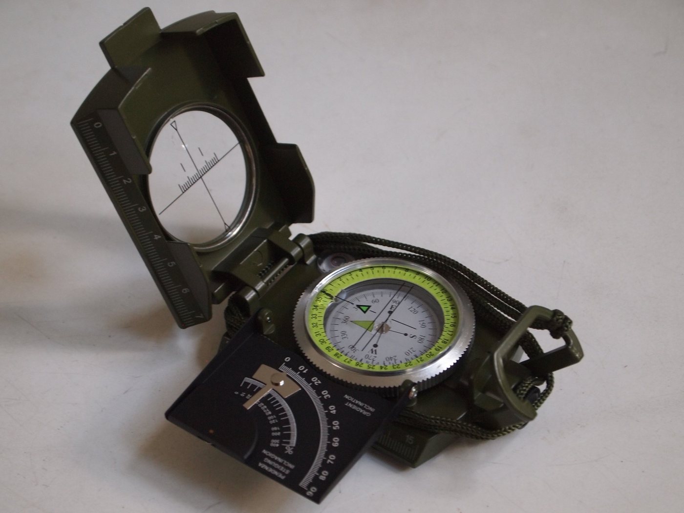 Levenhuk Peilkompass Militär Marsch - Army AC20 Kompass für Outdoor, Camping, Airsoft von Levenhuk