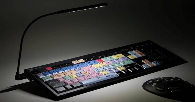 Logickeyboard Adobe Premiere Pro CC. Tastatur Formfaktor: Standard, Tastatur-Stil: Gerade, Übertragungstechnik: Verkabelt, Geräteschnittstelle: USB, Tastaturaufbau: QWERTY. Kabellänge: 1,5 m. USB-Hub, Empfohlene Benutzung: Büro. Produktfarbe: Mehrfarben (LKB-PPROCC-BJPU-UK) von Logickeyboard