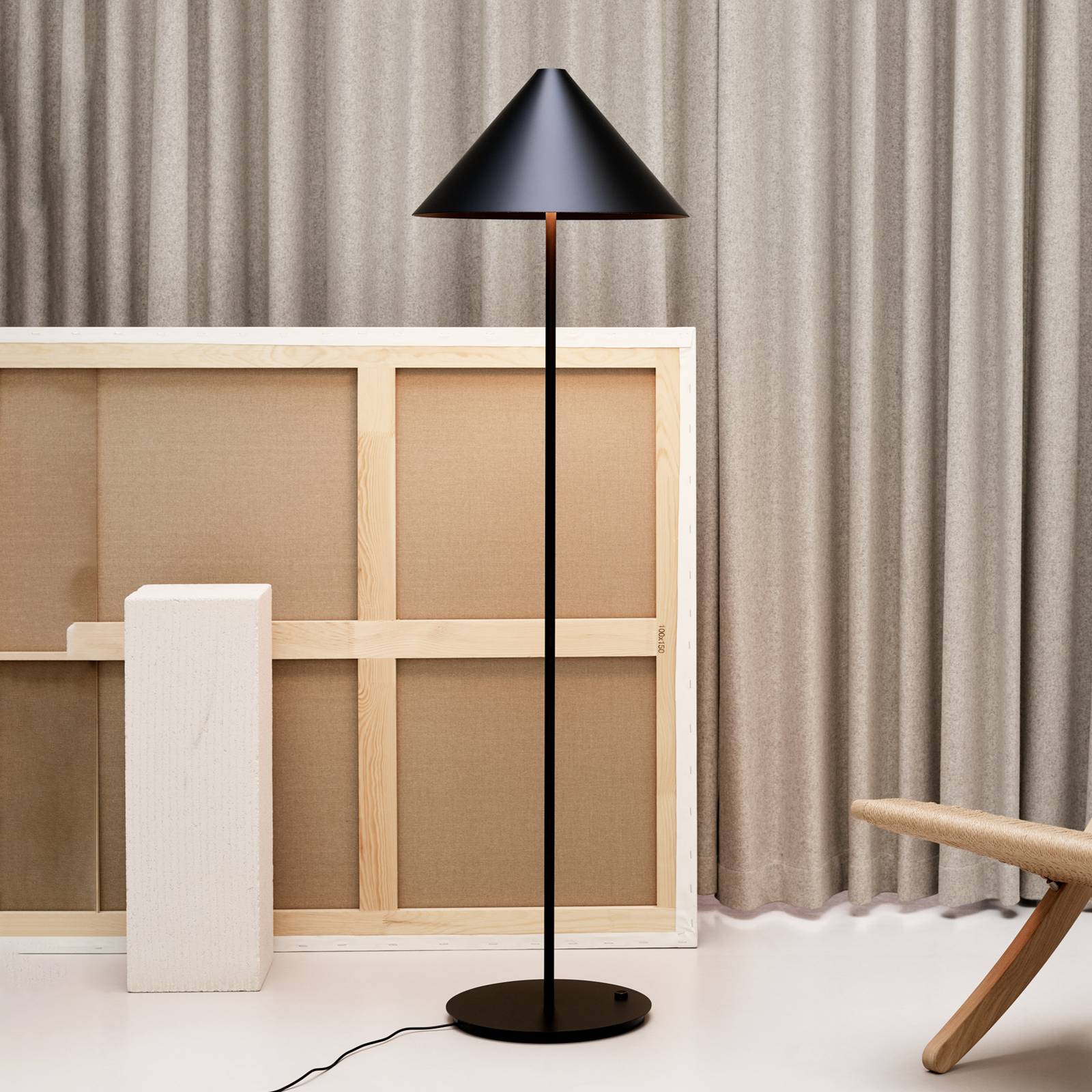 Louis Poulsen Keglen Stehlampe dim-to-warm schwarz von Louis Poulsen