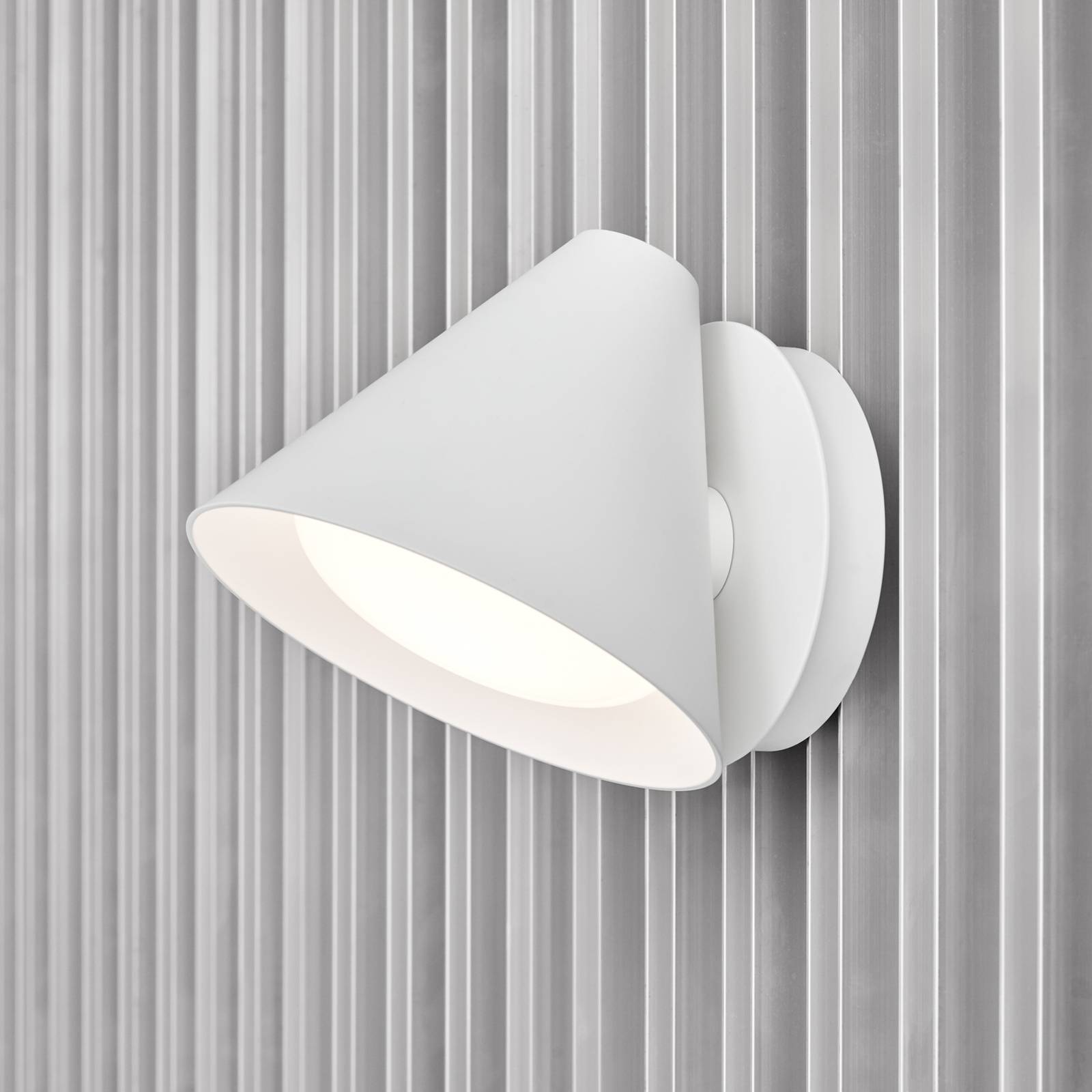 Louis Poulsen Keglen Wandlampe dim-to-warm weiß Louis Poulsen Keglen Wandlampe dim-to-warm weiß von Louis Poulsen