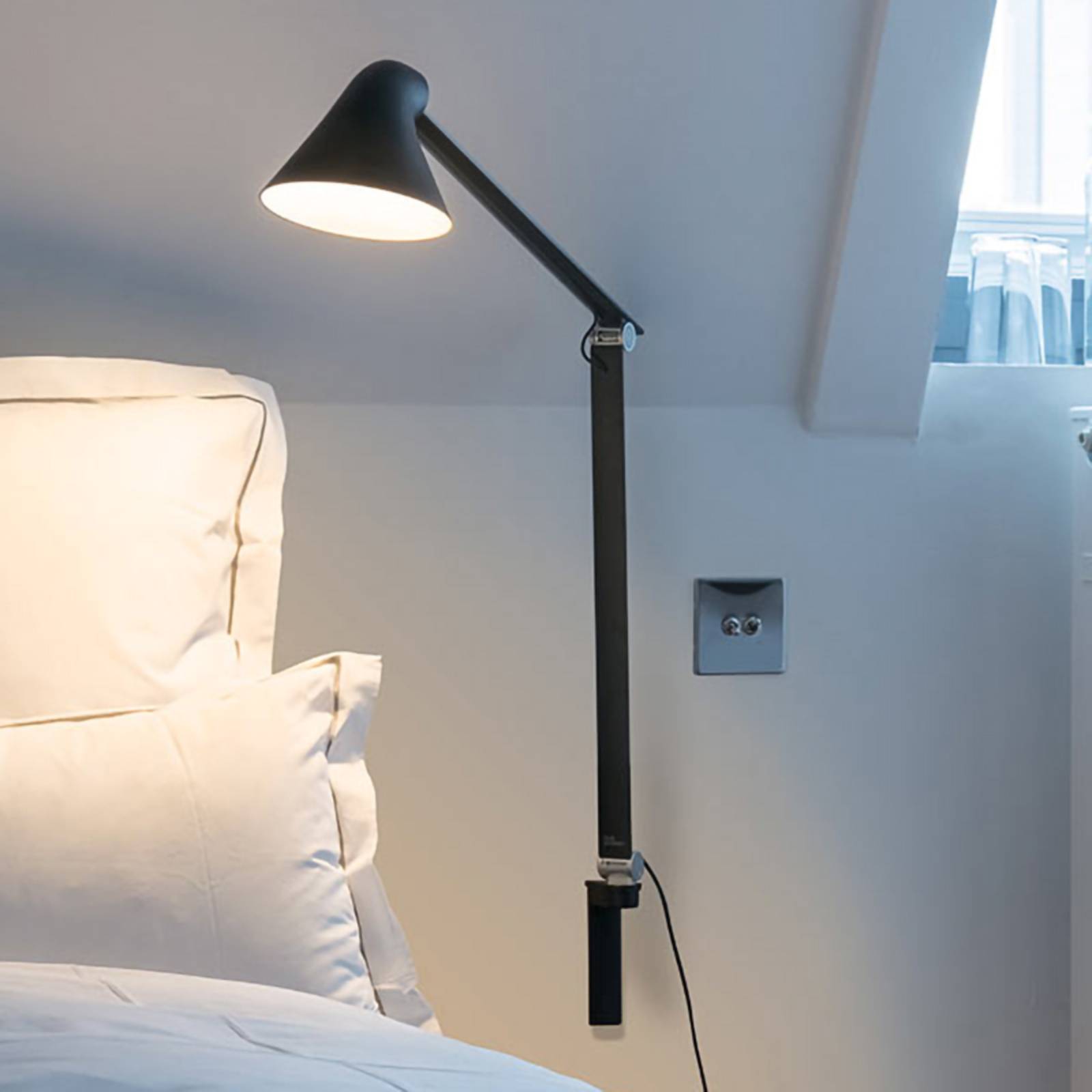 Louis Poulsen NJP LED-Wandlampe, Arm lang, schwarz von Louis Poulsen