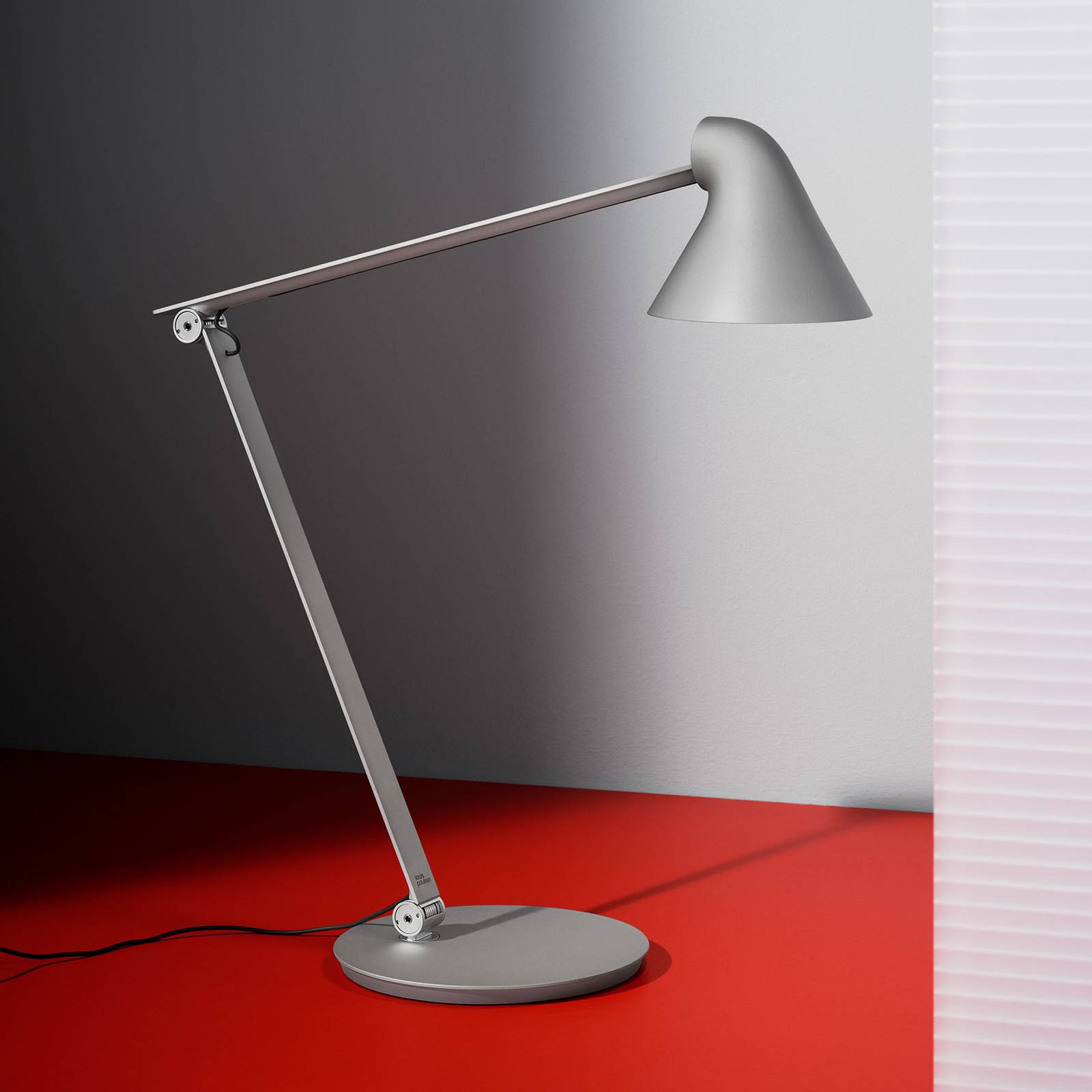 Louis Poulsen NJP Tischlampe Fuß 3.000K hellgrau Louis Poulsen NJP Tischlampe Fuß 3.000K hellgrau von Louis Poulsen