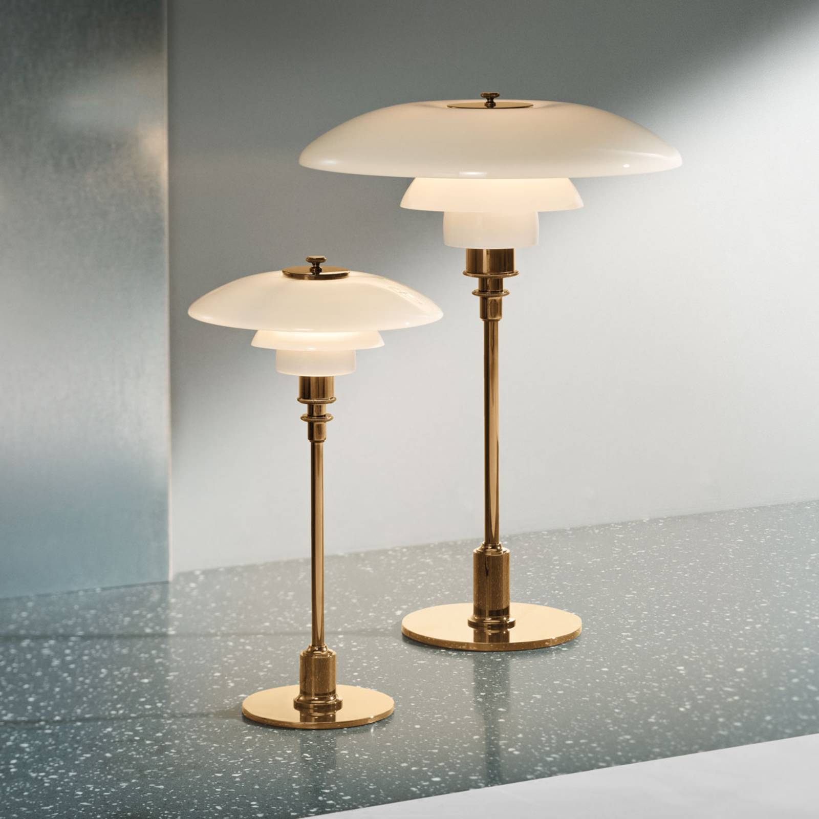 Louis Poulsen PH 2/1 Tischlampe messing-weiß Louis Poulsen PH 2/1 Tischlampe messing-weiß von Louis Poulsen