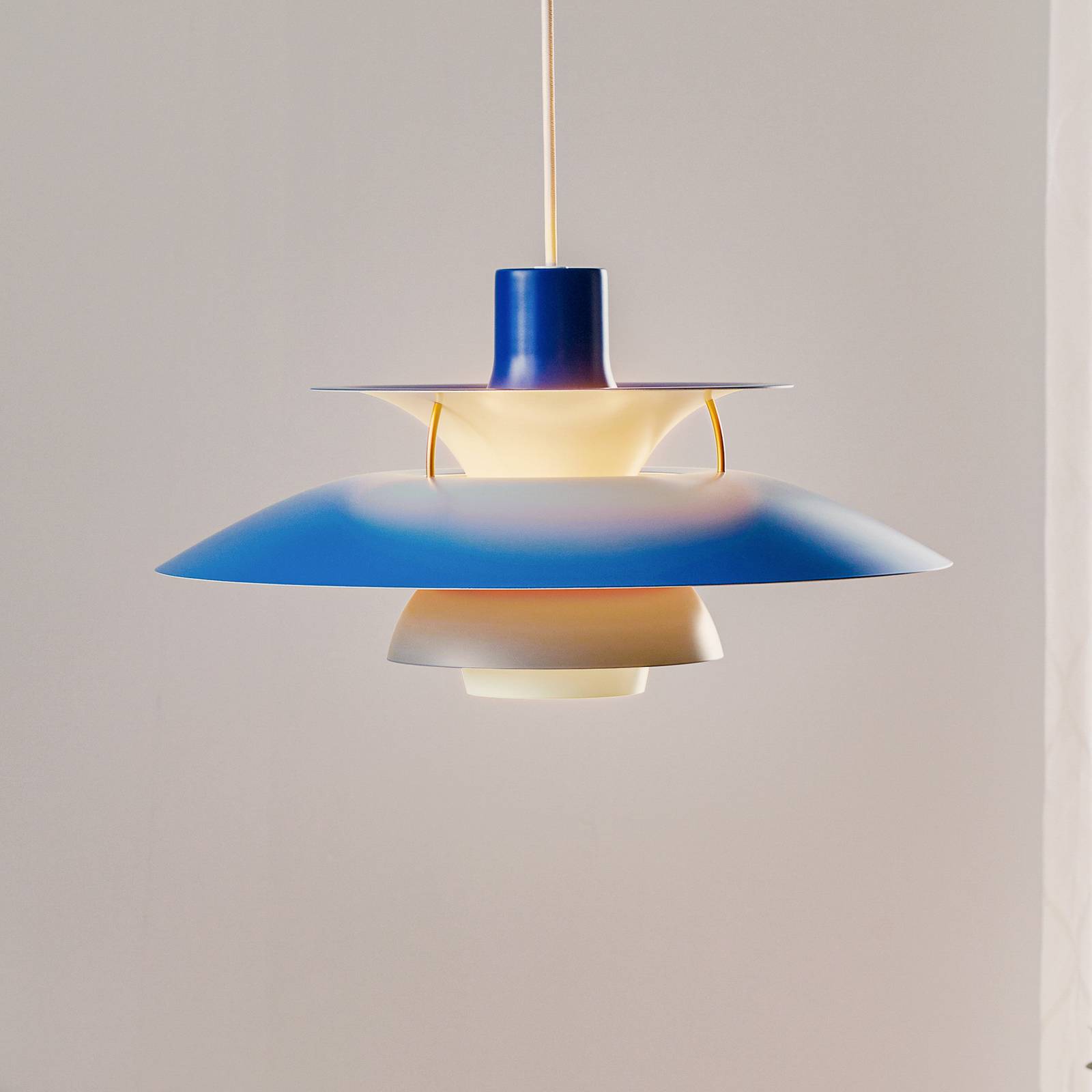 Louis Poulsen PH 5, Designer-Pendellampe blau Louis Poulsen PH 5, Designer-Pendellampe blau von Louis Poulsen