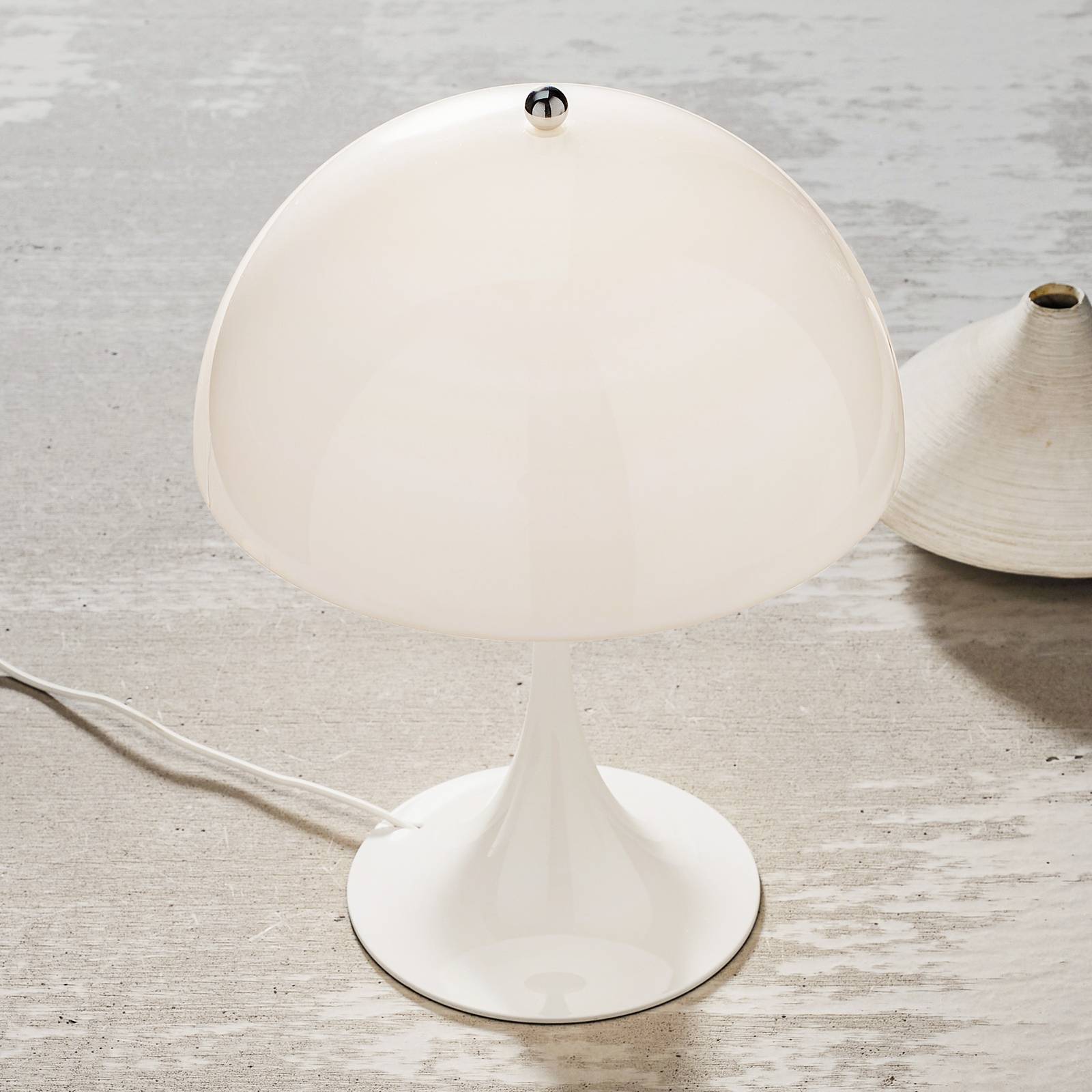 Louis Poulsen Panthella Mini Tischlampe opal von Louis Poulsen