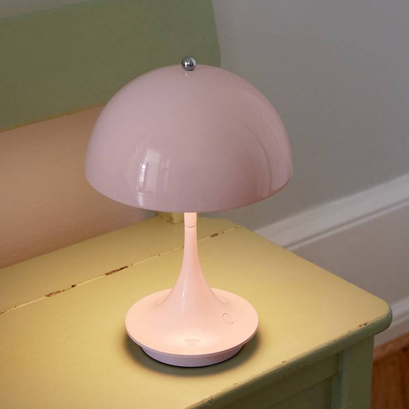 Louis Poulsen Panthella Portable V2 LED rosé von Louis Poulsen