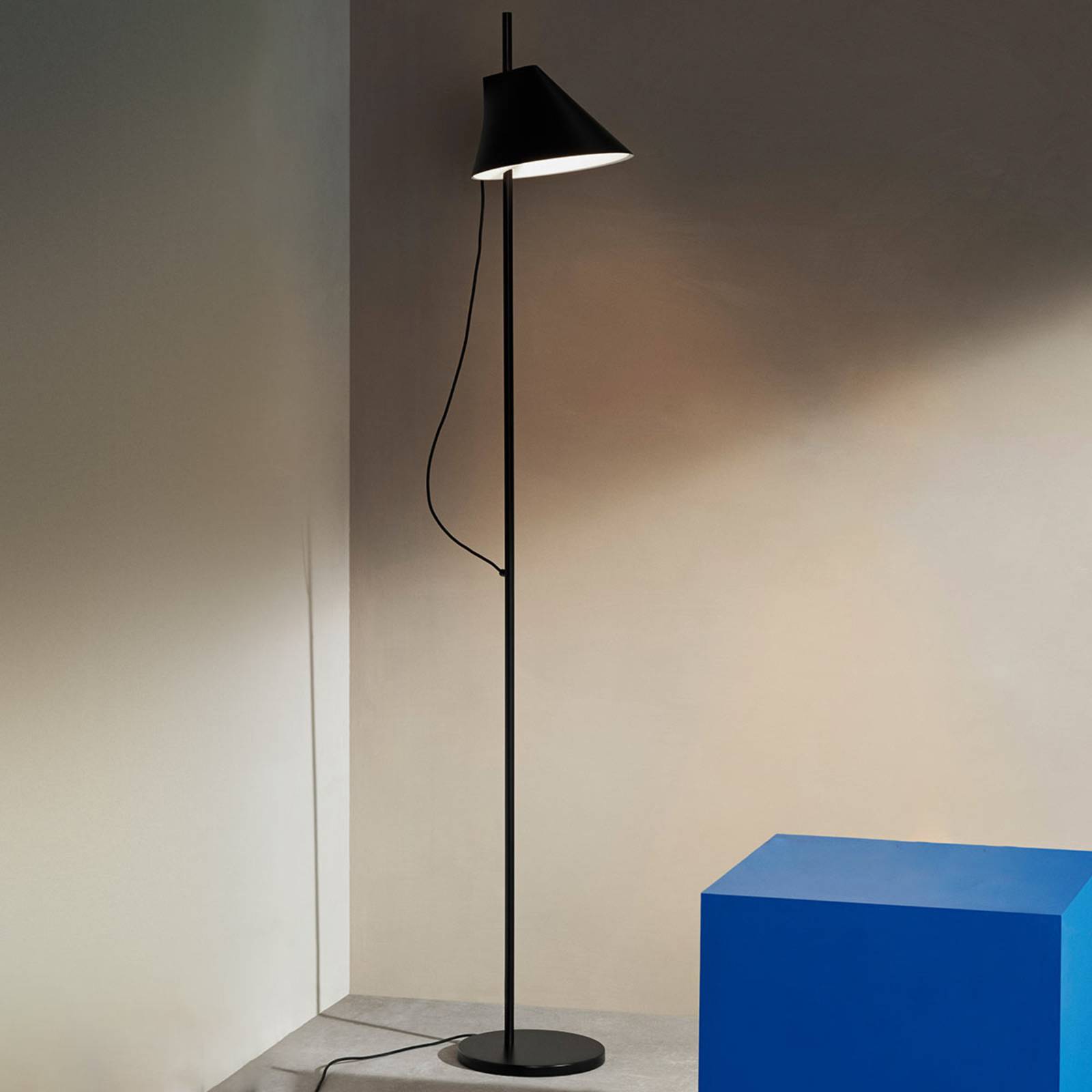 Louis Poulsen Yuh LED-Designer-Stehleuchte schwarz von Louis Poulsen