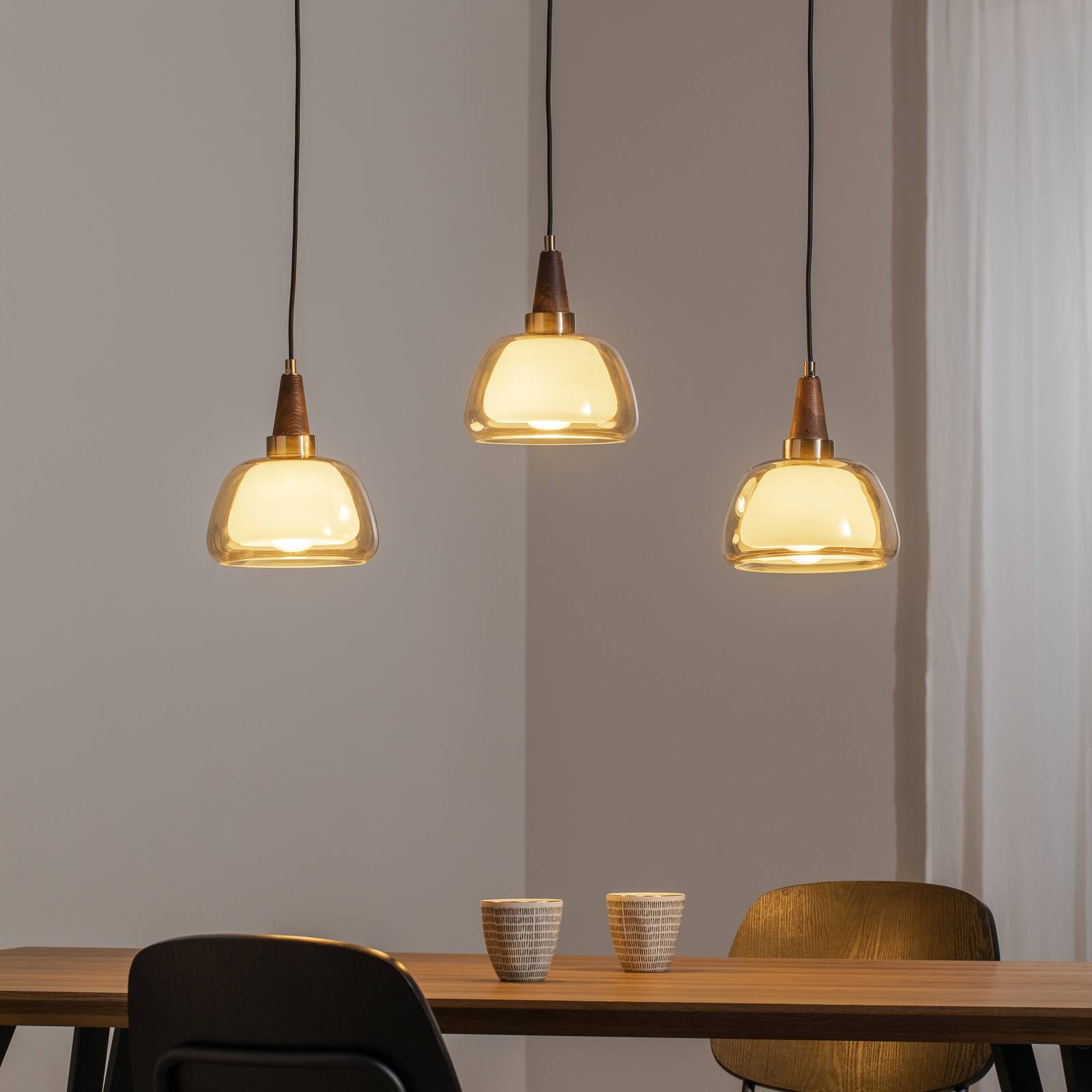 Hängeleuchte Ermo, linear, 3-flg, messing, Länge 81 cm, Glas Hängeleuchte Ermo, linear, 3-flg, messing, Länge 81 cm, Glas von Lucea