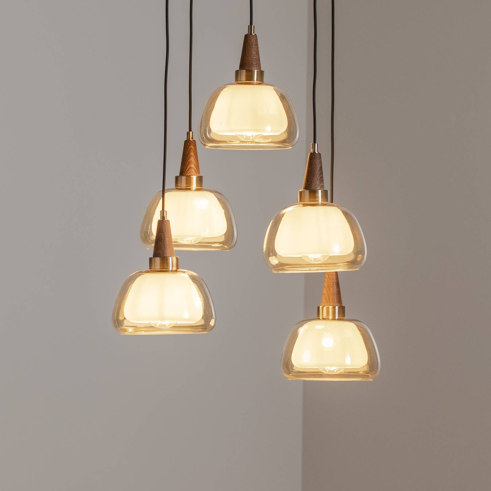 Hängeleuchte Ermo, rund, 5-flg, messing, Ø 61 cm, Glas Hängeleuchte Ermo, rund, 5-flg, messing, Ø 61 cm, Glas von Lucea