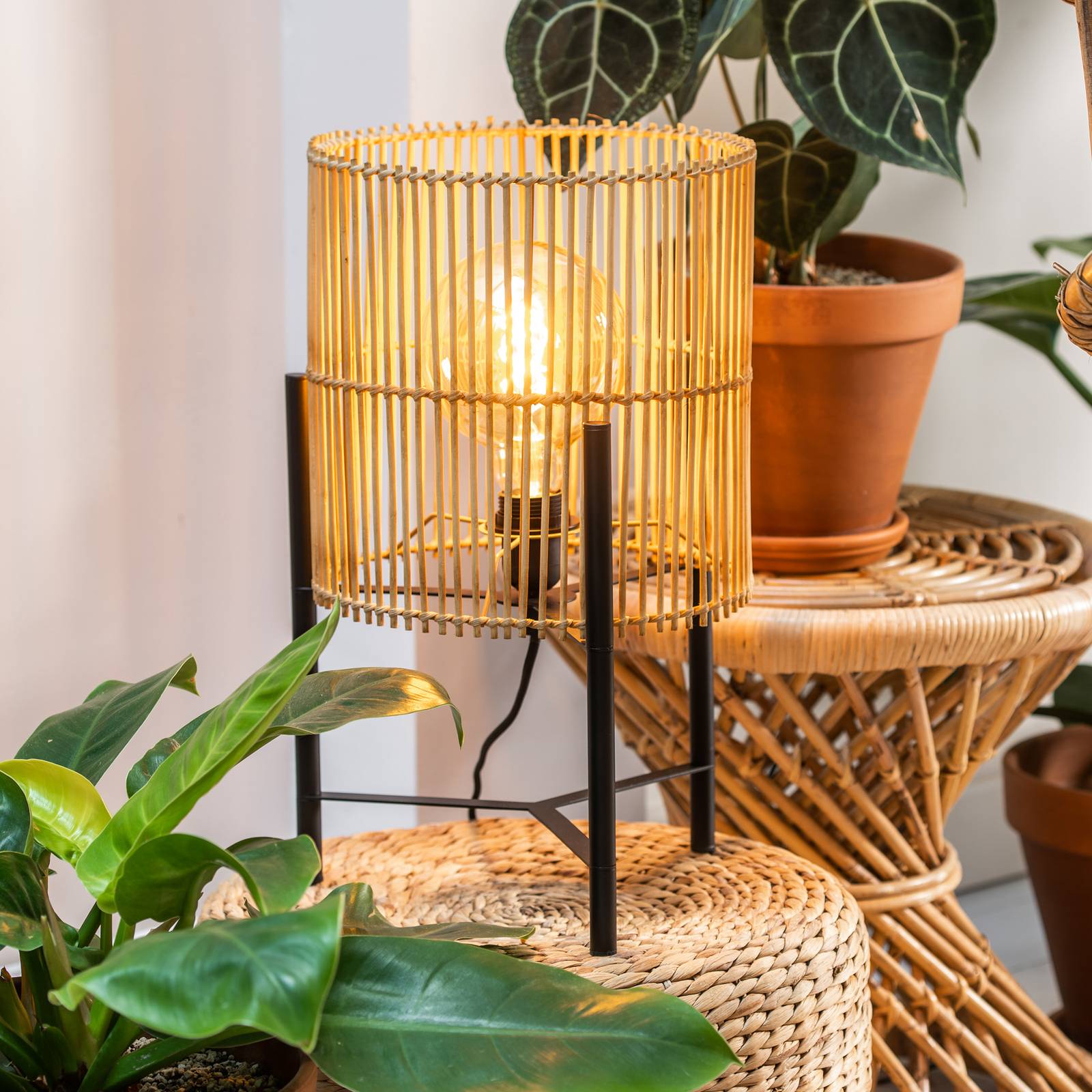 Tischleuchte Jantine aus Rattan, Ø 30 cm Tischleuchte Jantine aus Rattan, Ø 30 cm von Lucide