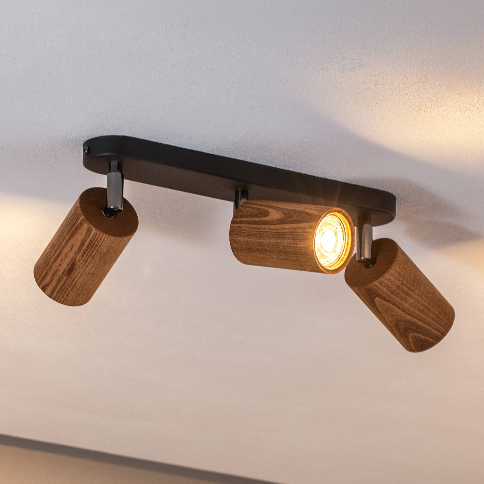 Deckenleuchte Nise, 3-flammig, länglich, Stahl schwarz, Holz Deckenleuchte Nise, 3-flammig, länglich, Stahl schwarz, Holz von Luminex