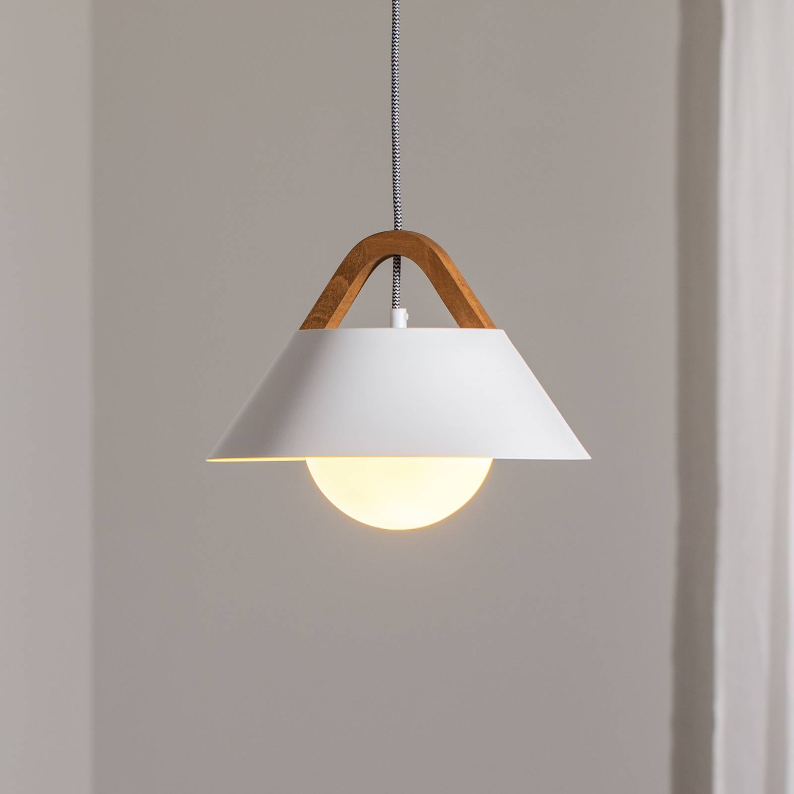 Hängelampe Funda, braun/weiß, Ø 30 cm, Stahl/Holz/Glas Hängelampe Funda, braun/weiß, Ø 30 cm, Stahl/Holz/Glas von Luminex