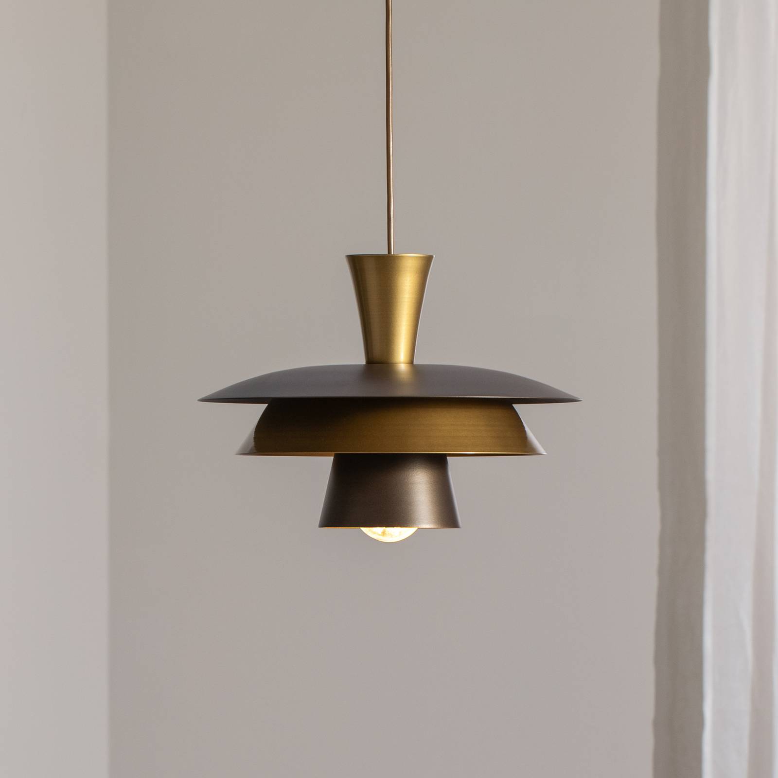 Pendellampe Plato, titanfarben/goldfarben, Ø 34 cm, Stahl Pendellampe Plato, titanfarben/goldfarben, Ø 34 cm, Stahl von Luminex
