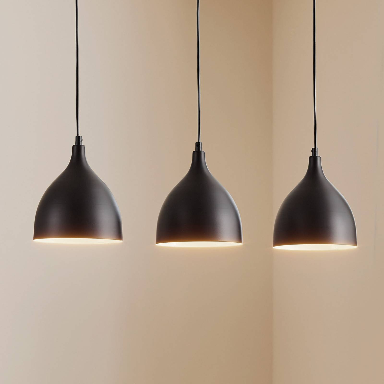 Pendelleuchte Nanu, schwarz, Edelstahl, 3-flammig Pendelleuchte Nanu, schwarz, Edelstahl, 3-flammig von Luminex
