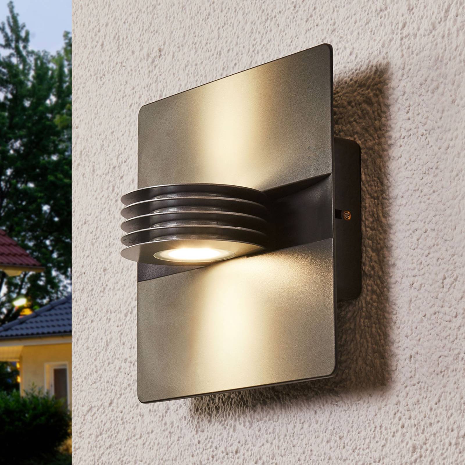 Anthrazitfarbene LED-Außenwandleuchte Split Anthrazitfarbene LED-Außenwandleuchte Split von Lutec