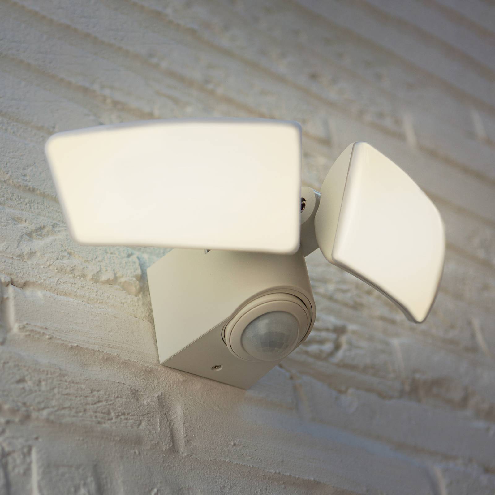 LED-Außenwandleuchte Artica weiß mit Sensor LED-Außenwandleuchte Artica weiß mit Sensor von Lutec