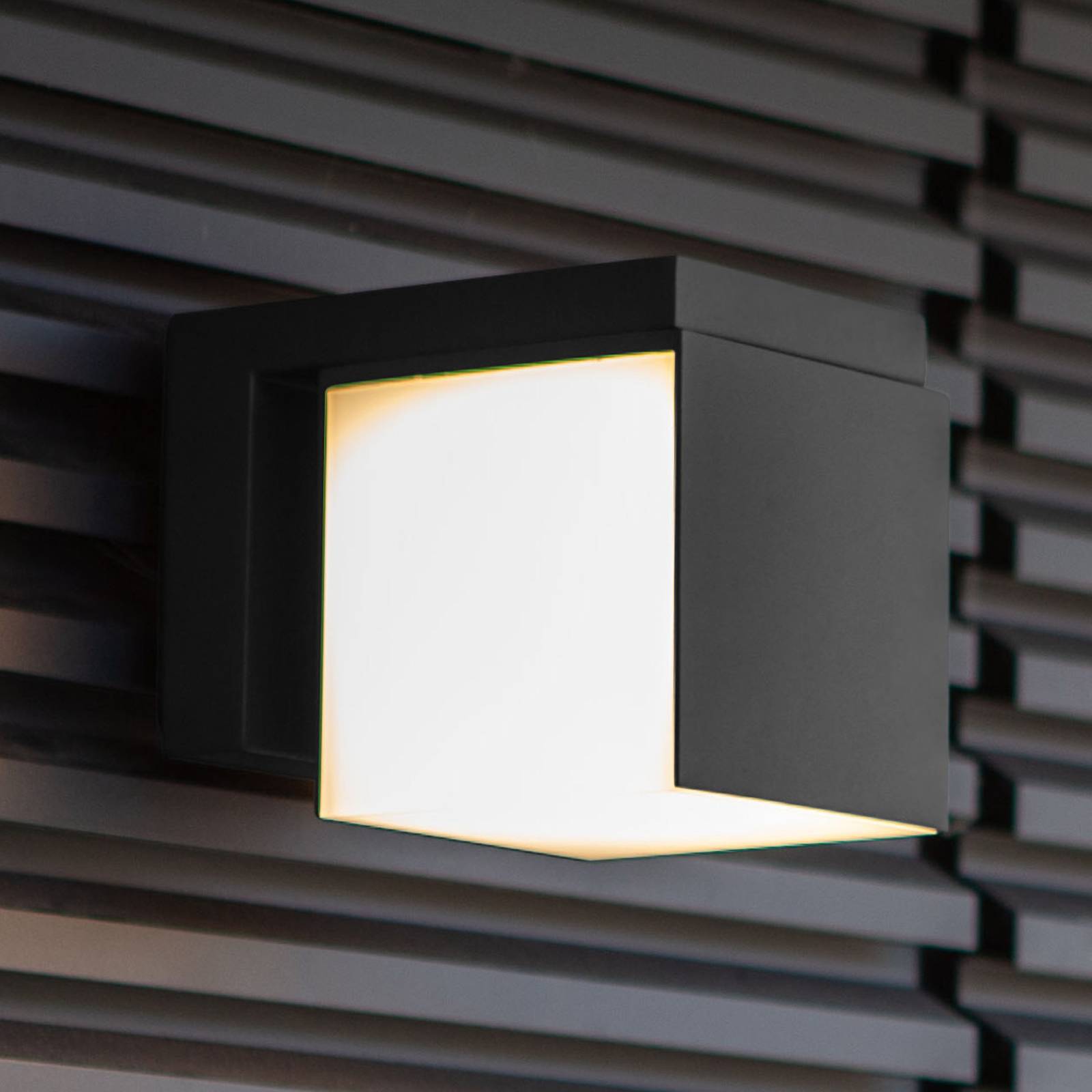 LED-Außenwandleuchte Cuba, 1-fl., schwarz, 3.000 K LED-Außenwandleuchte Cuba, 1-fl., schwarz, 3.000 K von Lutec