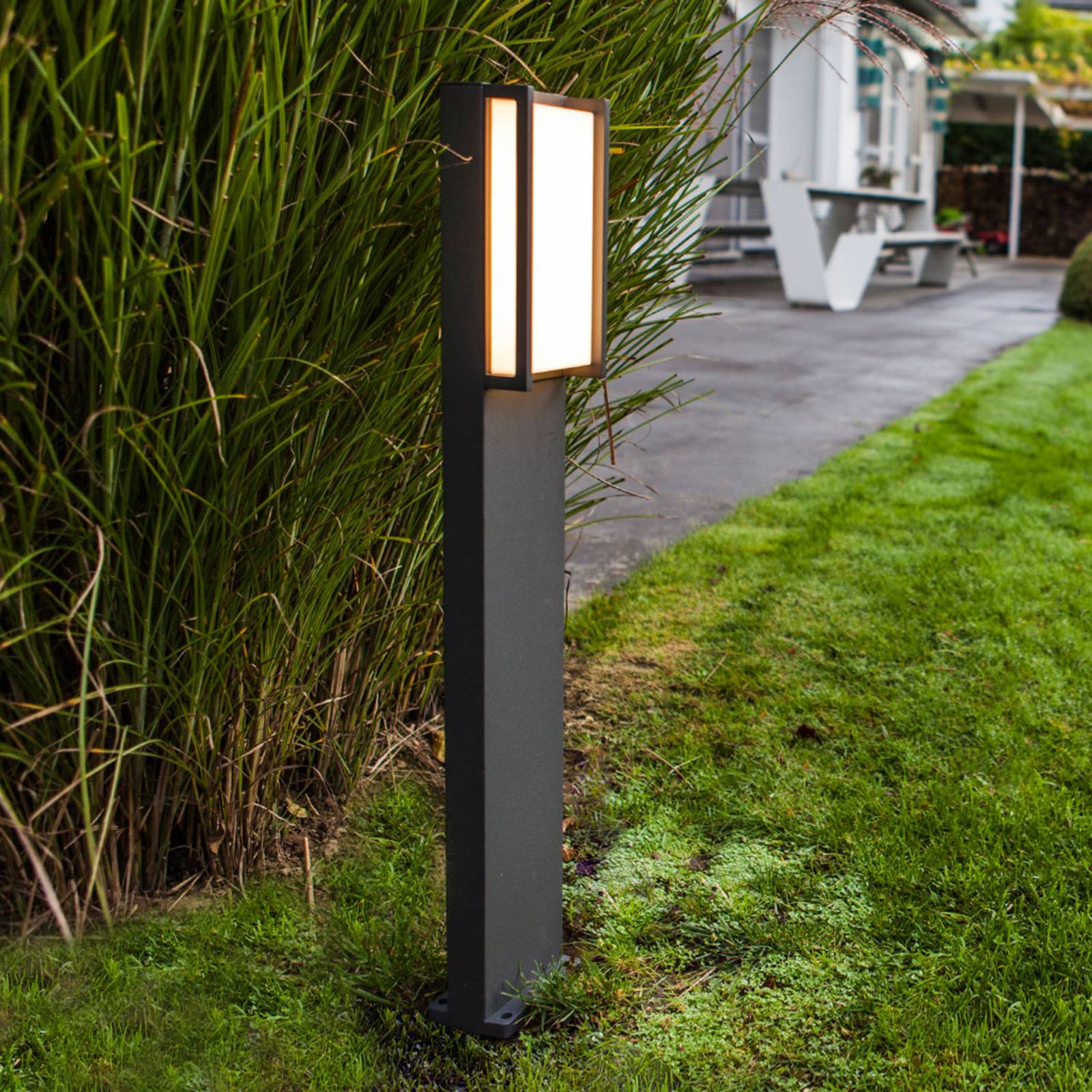 Qubo - LED-Wegeleuchte in geradlinger Form Qubo - LED-Wegeleuchte in geradlinger Form von Lutec
