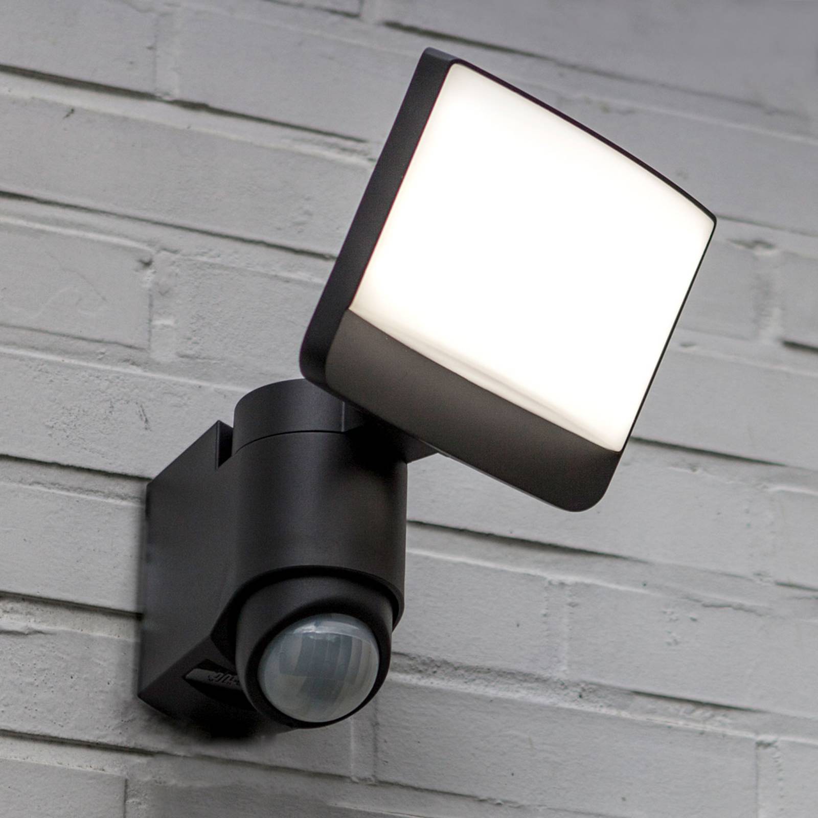 Solar-Strahler Sunshine mit Panel, 18cm Sensor 7W Solar-Strahler Sunshine mit Panel, 18cm Sensor 7W von Lutec