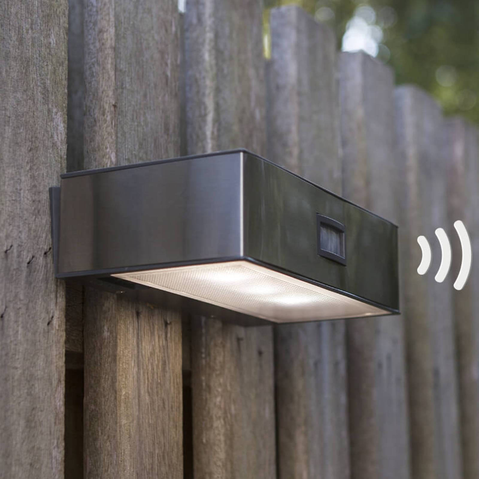 Solarbetriebene LED-Sensor-Außenwandleuchte Brick Solarbetriebene LED-Sensor-Außenwandleuchte Brick von Lutec