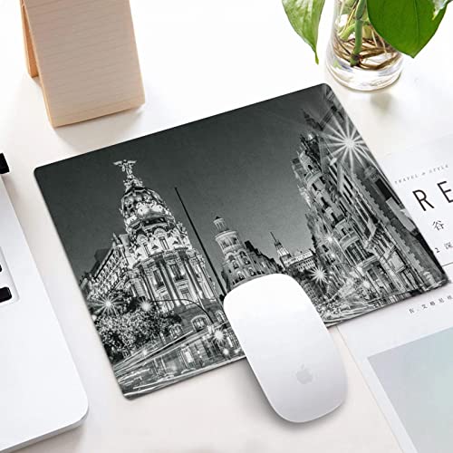 Gaming Mauspad, 32 x 24 cm,Schwarz-Weiß-Madrid-Stadt bei Nacht in Spanien Main Street Arc,Vernähte Kanten, Rutschfest, Mousepad mit einer speziellen Oberfläche verbessert Geschwindigkeit und Präzision von MADVEI