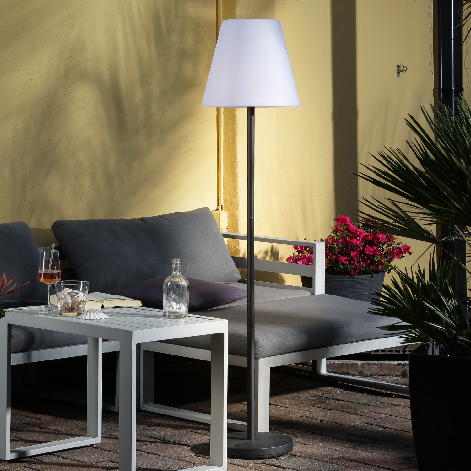 LED Garten Stehlampe - 4 Helligkeitsstufen - 2 Höhen - H: 150cm - wiederaufladbar per USB LED Garten Stehlampe - 4 Helligkeitsstufen - 2 Höhen - H: 150cm - wiederaufladbar per USB von MARELIDA
