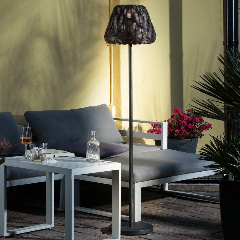 LED Garten Stehlampe - in Rattanoptik - H: 150cm - dimmbar - aufladbar - mit Fernbedienung - braun von MARELIDA