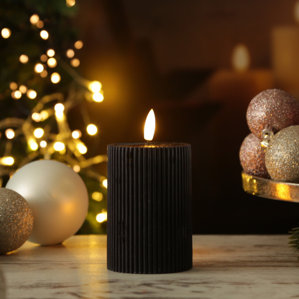 LED Kerze LIV - gerillt - Echtwachs - warmweiße 3D Flamme - H: 13cm... von MARELIDA