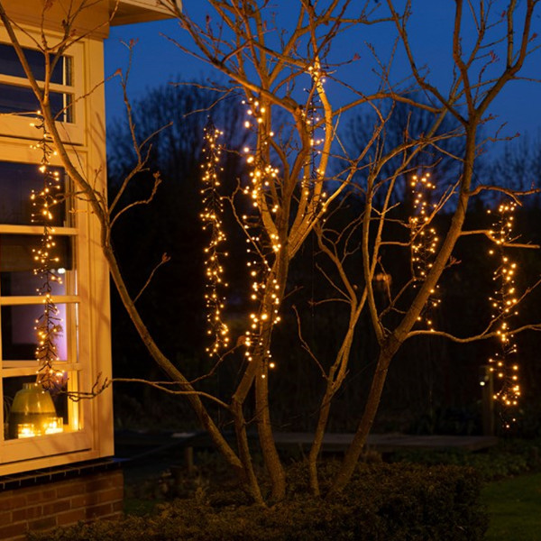 LED Lichterkette Kaskadenbeleuchtung - 18 Stränge - 1080 warmweiße ... LED Lichterkette Kaskadenbeleuchtung - 18 Stränge - 1080 warmweiße ... von MARELIDA