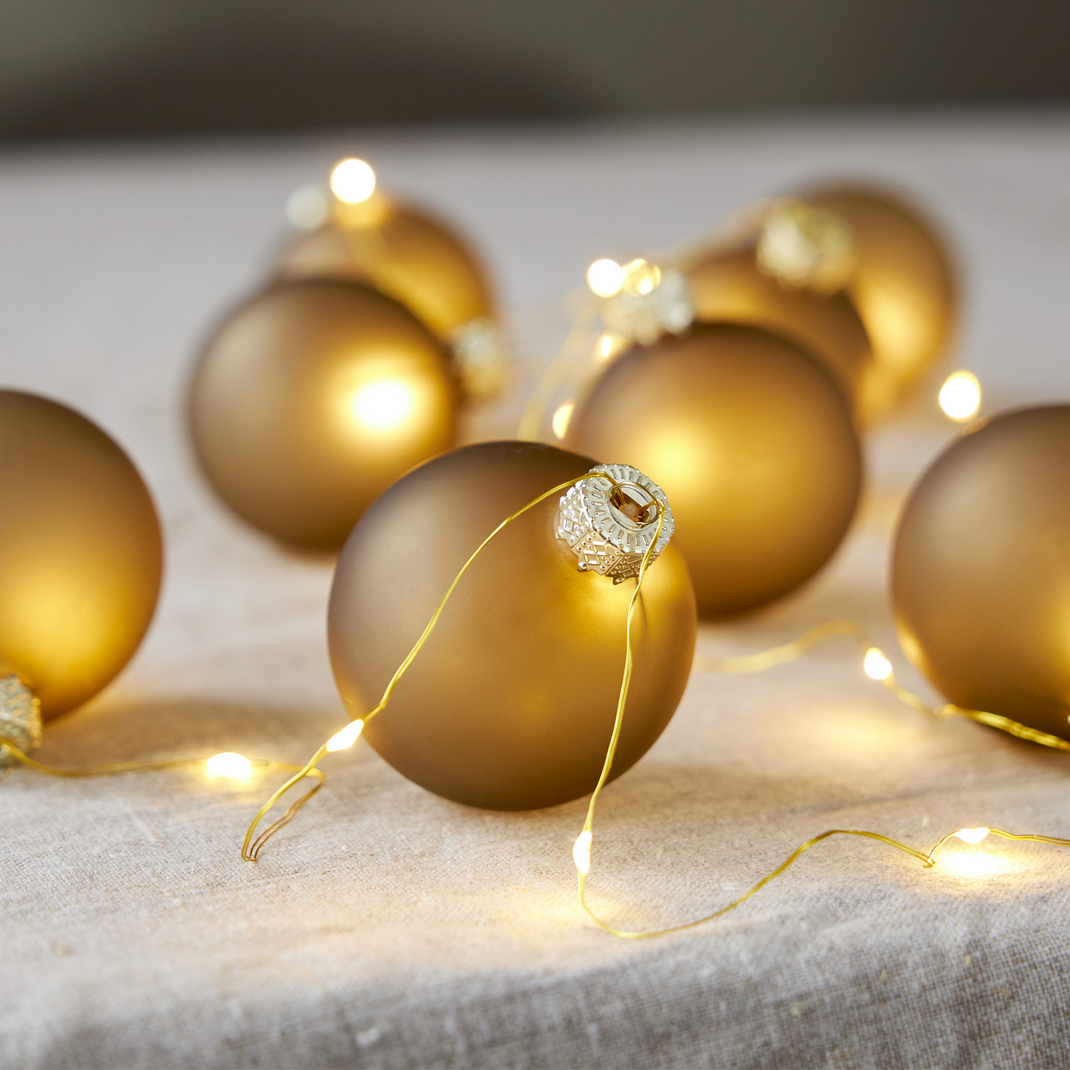 LED Lichterkette Weihnachtskugeln - Glas - 22 warmweiße LED - L: 1,6m - Timer - Batterie - gold von MARELIDA