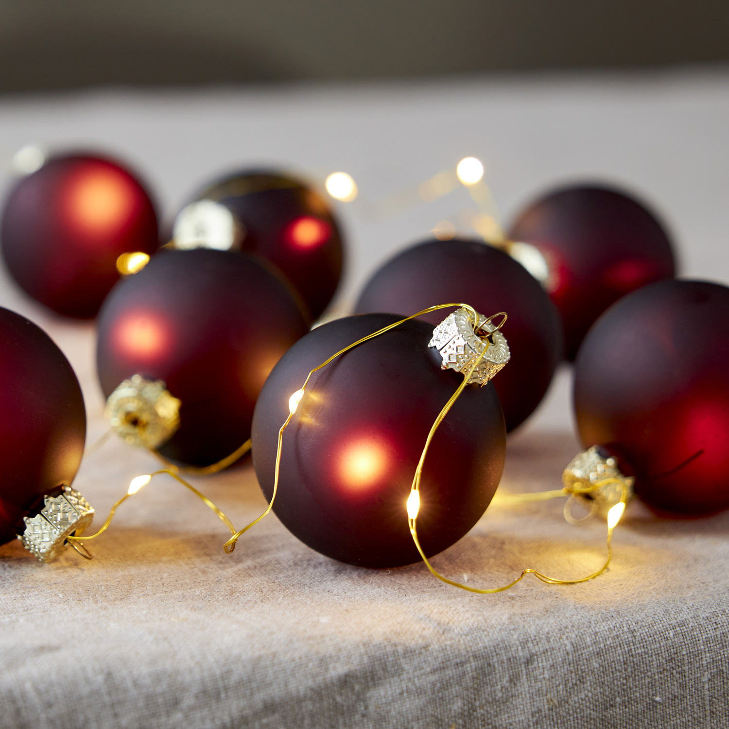 LED Lichterkette Weihnachtskugeln - Glas - 22 warmweiße LED - L: 1,6m - Timer - Batterie - rot von MARELIDA