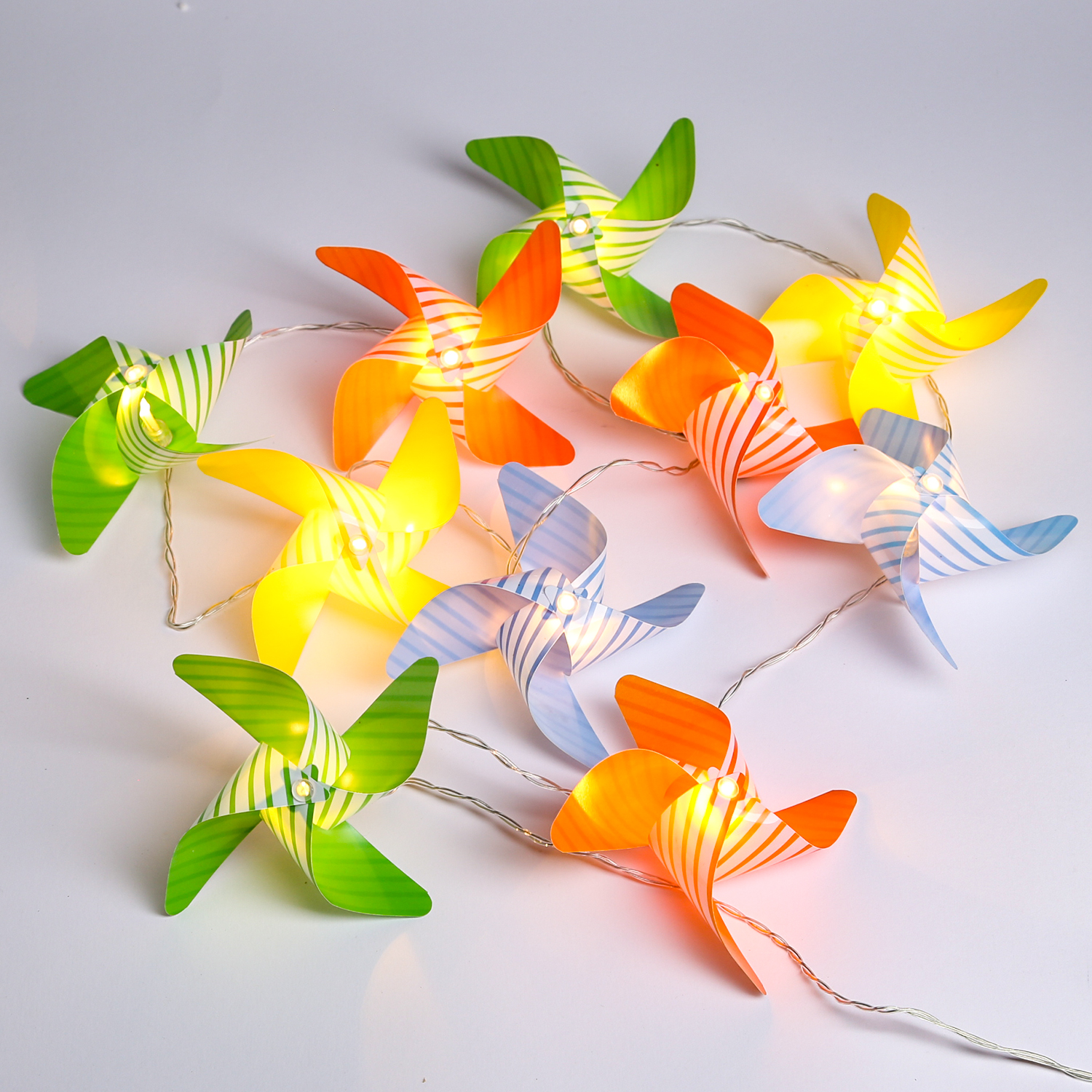 LED Lichterkette Windräder - 10 gestreifte Windräder mit je 1 LED -... von MARELIDA