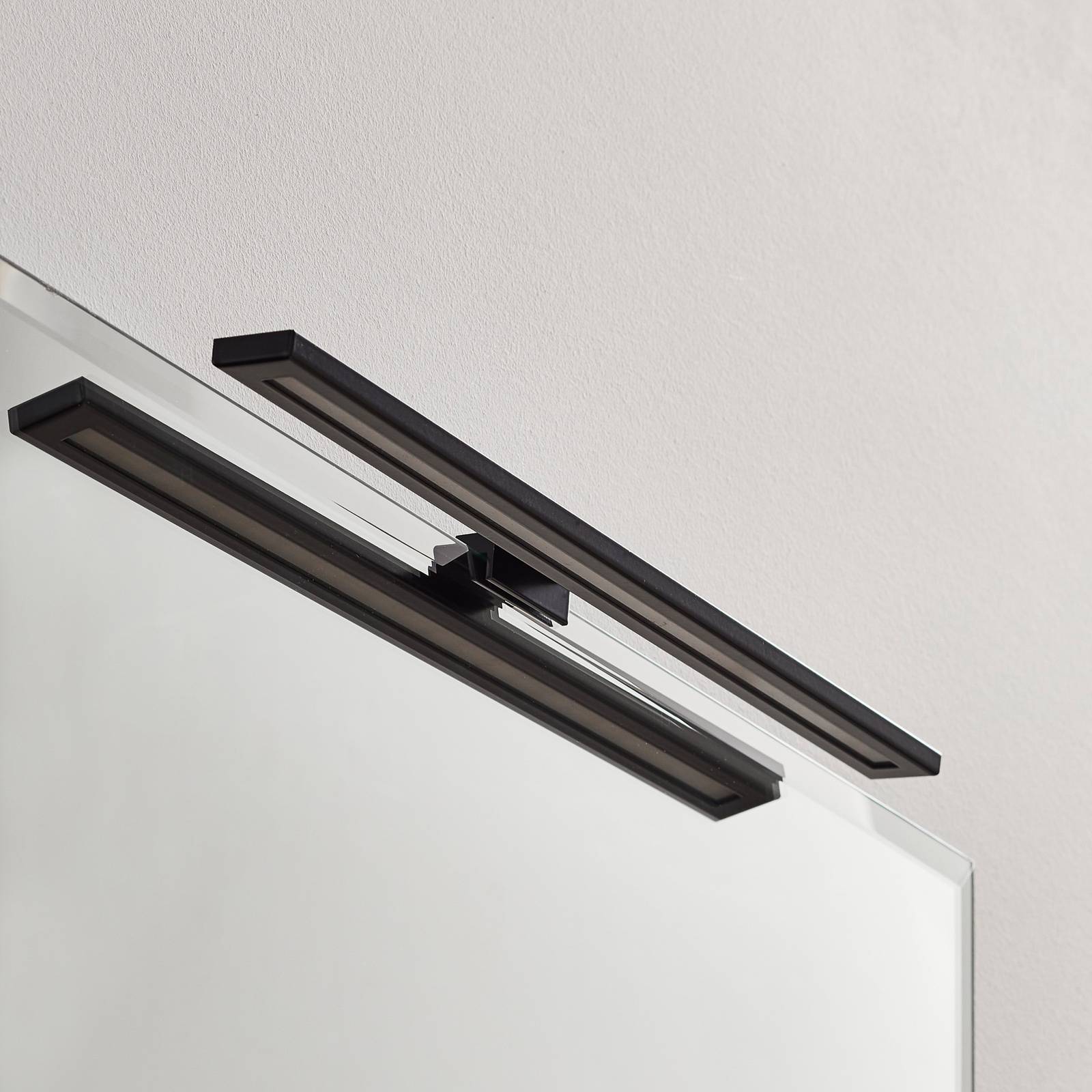 LED-Spiegelleuchte Espelho 40 cm schwarz 4.000 K von MCJ