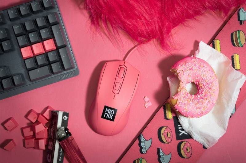 MIONIX Gaming + Artists Maus Avior Frosting Pink Optisch Mäuse (für Rechts- und Linkshänder RGB LED-Mausrad 5000 DPI optischer Sensor) von MIONIX