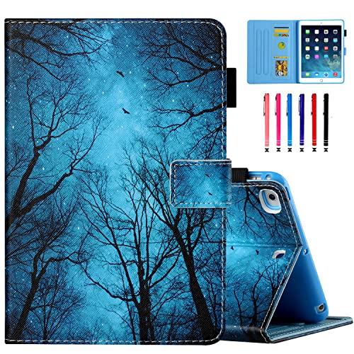 MOKASE Hülle Kompatibel mit iPad 10,2 Zoll (9./8./7. Generation, 2021/2020/2019), Kunstleder Multi-Winkel Folio Hülle Schutzhülle mit Pen Halter Kartenschlitz & Auto Schlafen/Wachen, Night Forest von MOKASE