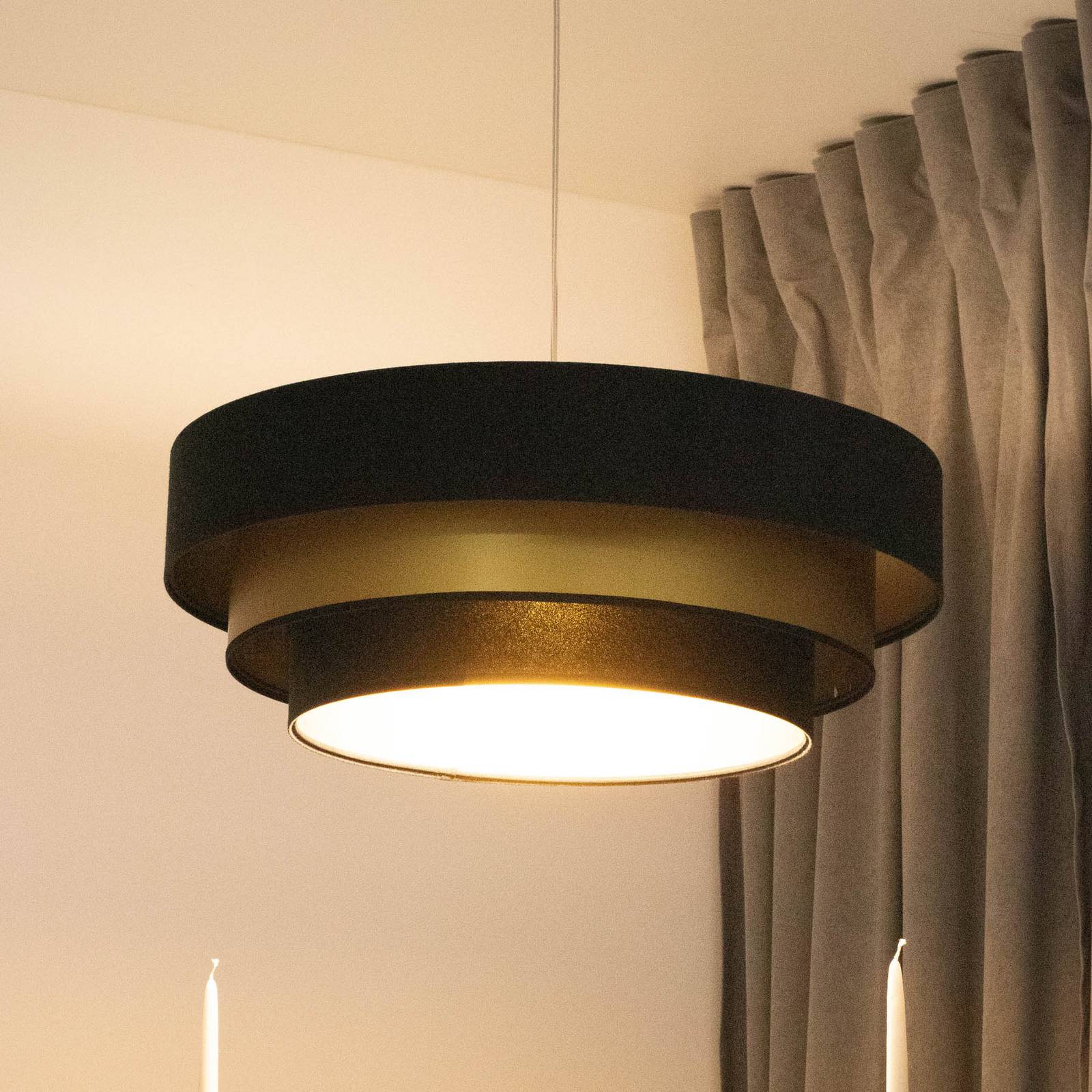 Hängeleuchte Triniti, schwarz/gold, Ø 60 cm, Textil Hängeleuchte Triniti, schwarz/gold, Ø 60 cm, Textil von Maco Design
