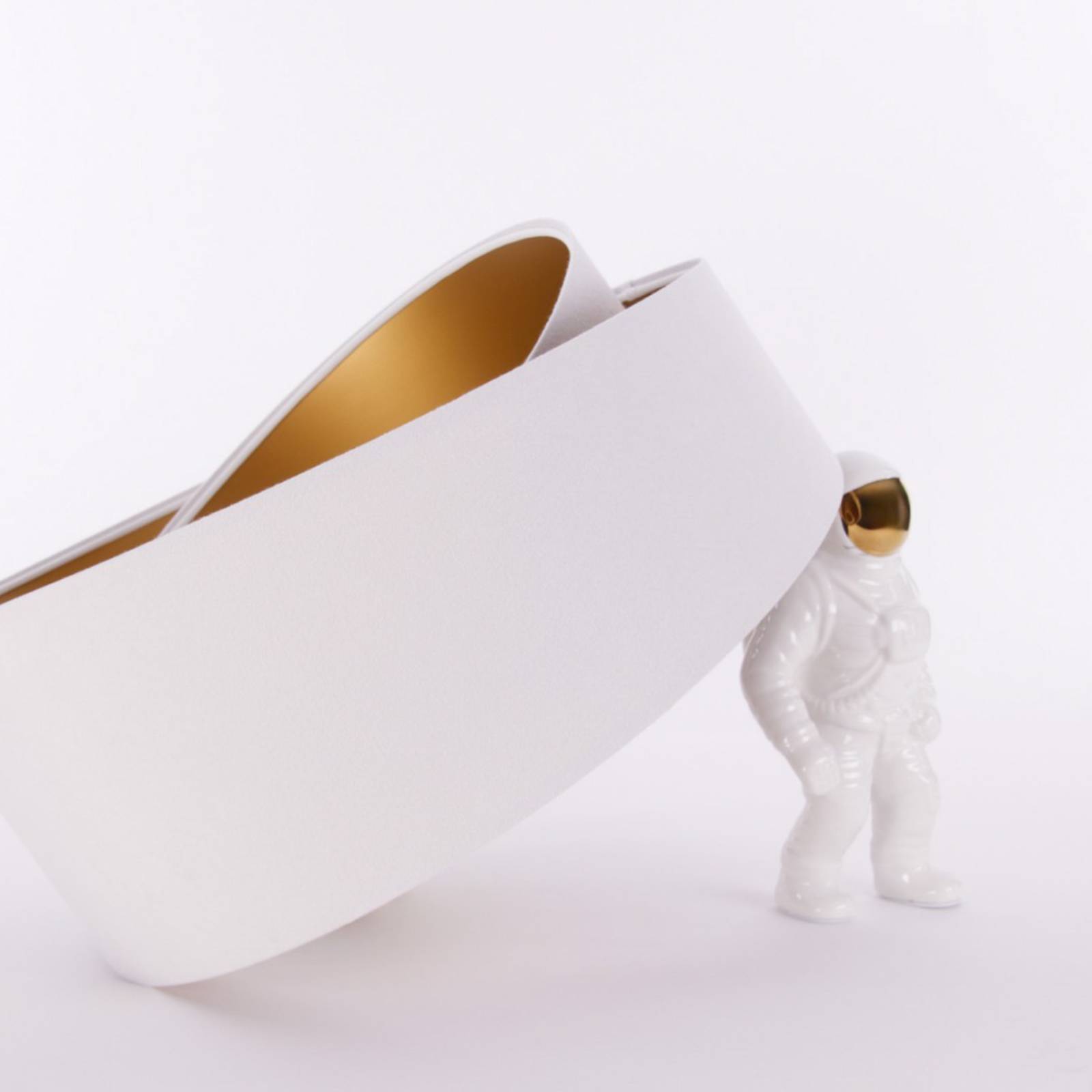 Lampenschirm Chloe, Ø 50cm, außen weiß, innen gold Lampenschirm Chloe, Ø 50cm, außen weiß, innen gold von Maco Design