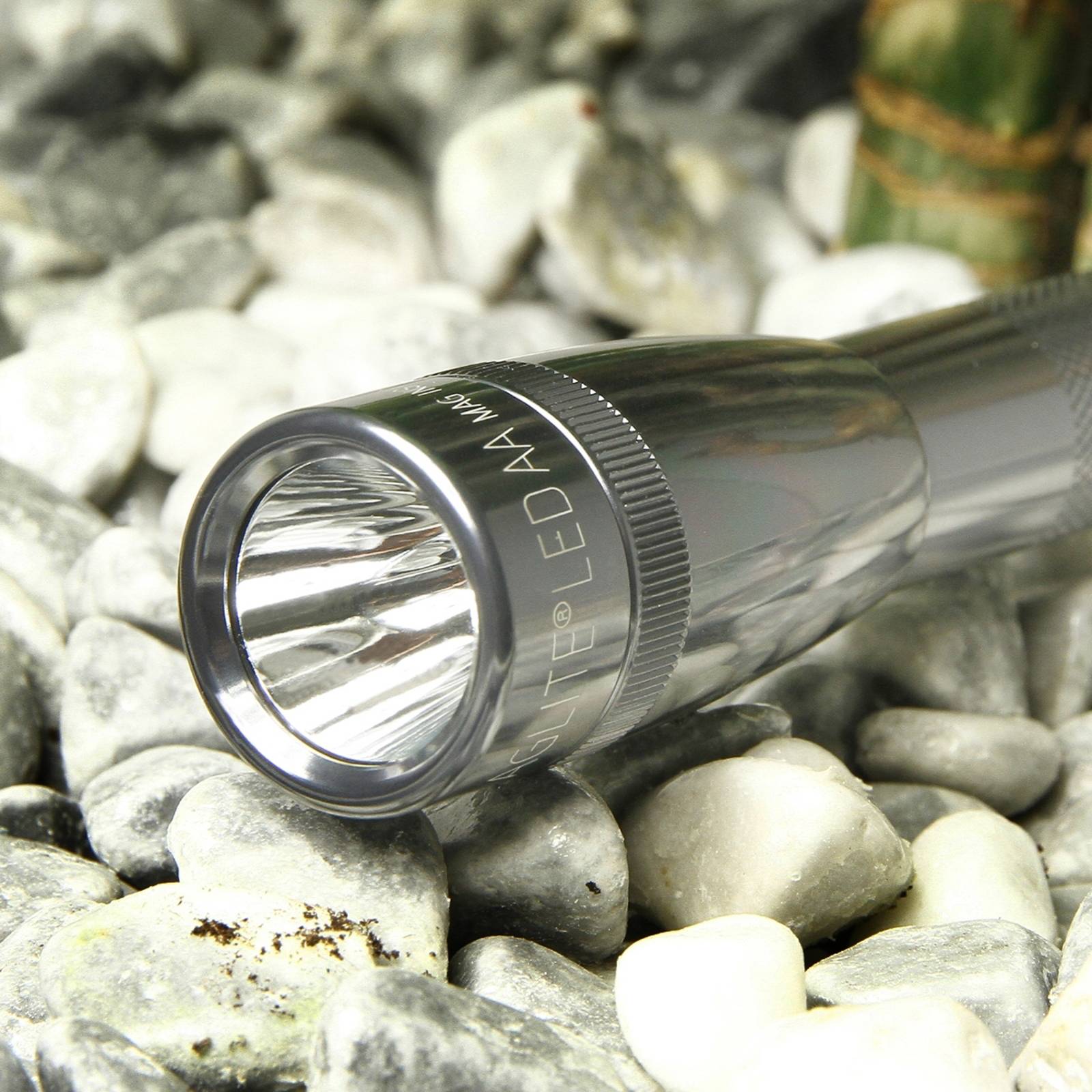 Maglite LED-Taschenlampe Mini, 2-Cell AA, Holster, grau von Maglite