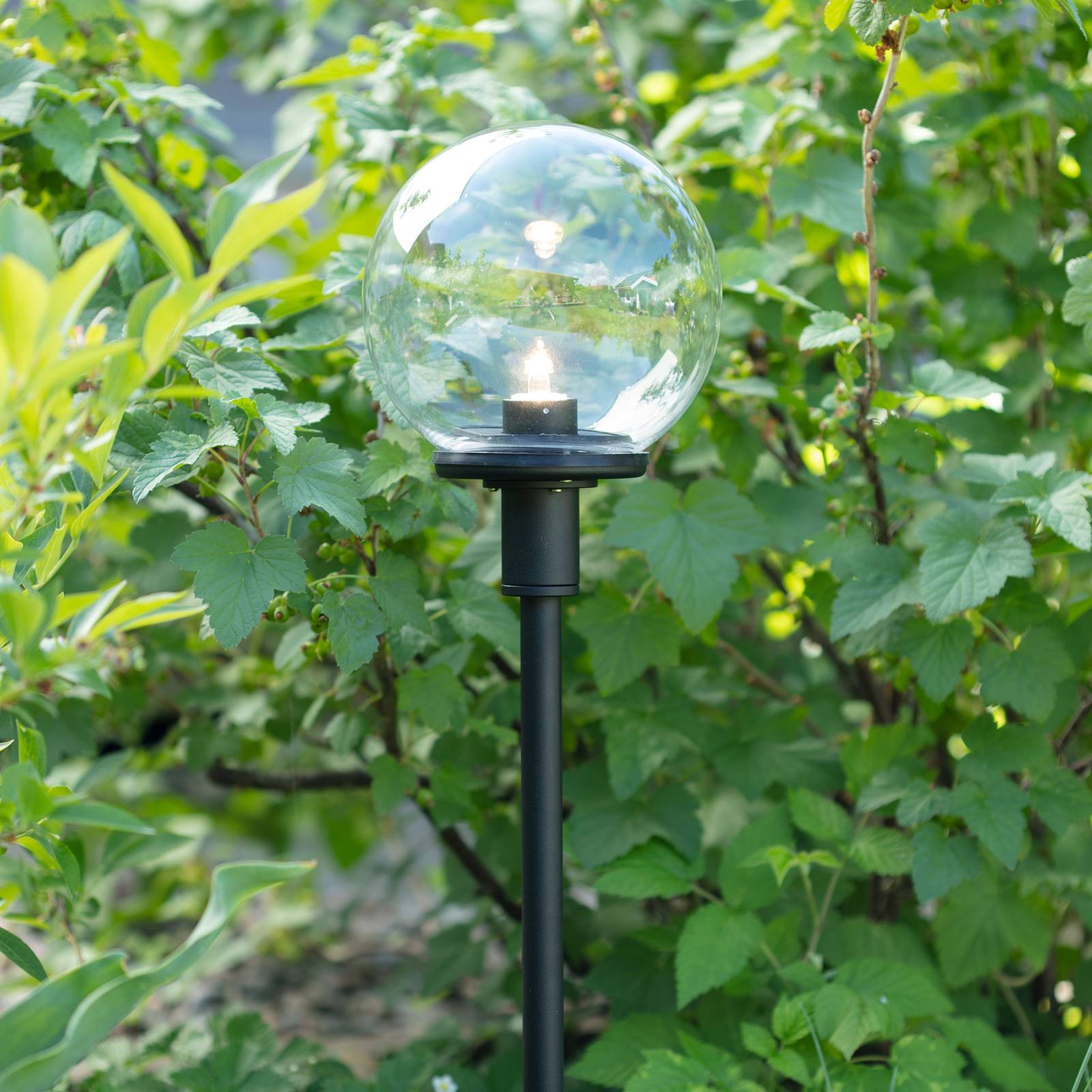 Garden 24 LED-Wegeleuchte Sphere mit Kugelschirm von Markslöjd