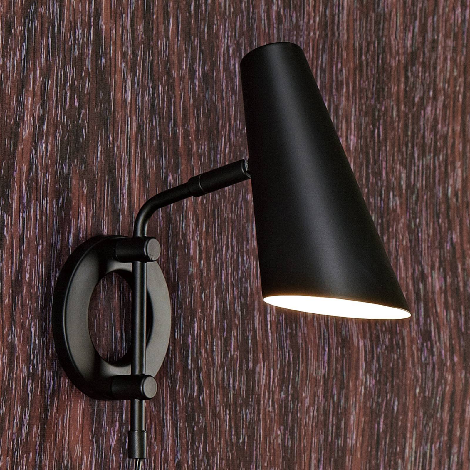 Wandleuchte Cal mit Schalter und Stecker Wandleuchte Cal mit Schalter und Stecker von Markslöjd