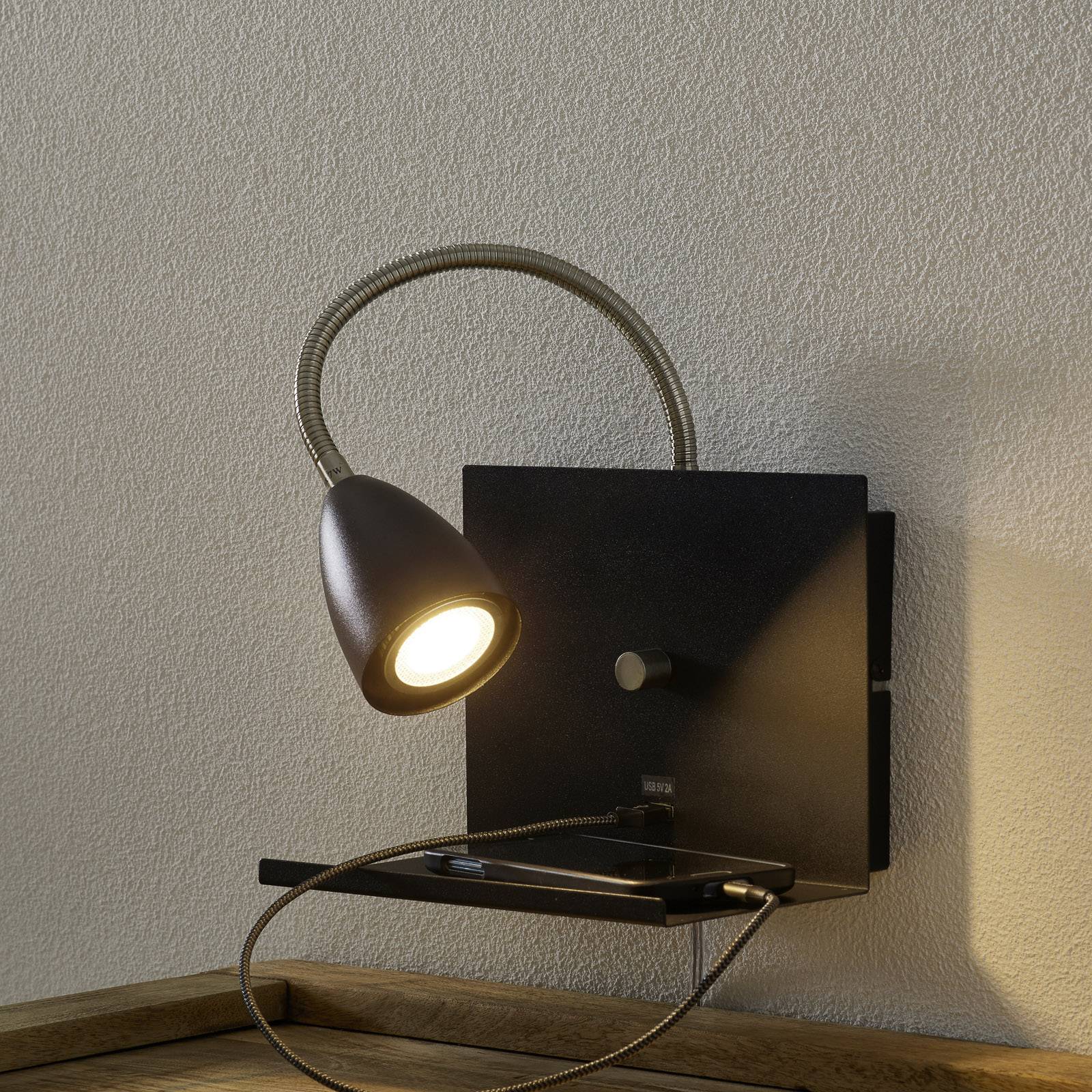Wandleuchte Logi mit Ablage, schwarz Wandleuchte Logi mit Ablage, schwarz von Markslöjd