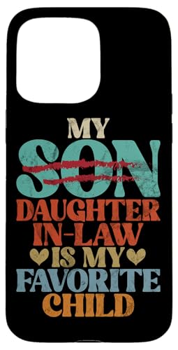 Meine Schwiegertochter ist mein Lieblingskind, der im Retro-Stil ersetzt wurde Hülle für iPhone 15 Pro Max von Matching Family Daughter In Law Father Mother Tee