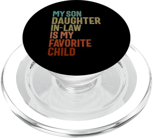 Meine Schwiegertochter ist mein Lieblingskind, der im Retro-Stil ersetzt wurde PopSockets PopGrip für MagSafe von Matching Family Daughter In Law Father Mother Tee