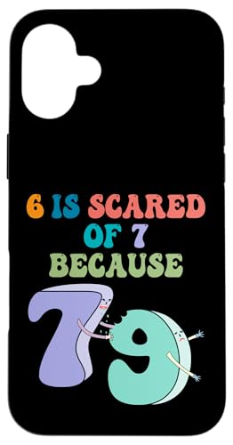 6 hat Angst vor 7, weil 7 aß (8) 9 lustige mathematische Zahlenwitz Hülle für iPhone 16 Plus von Mathematics Math Lover Gifts
