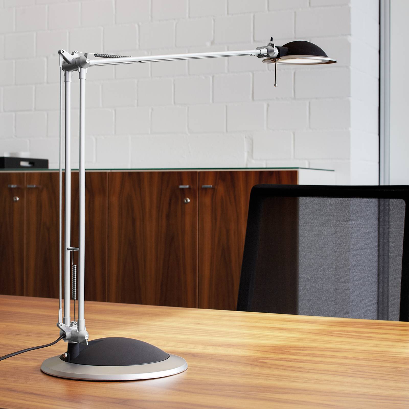 LED-Schreibtischleuchte MAULbusiness, aluminium, Höhe 50 cm LED-Schreibtischleuchte MAULbusiness, aluminium, Höhe 50 cm von Maul