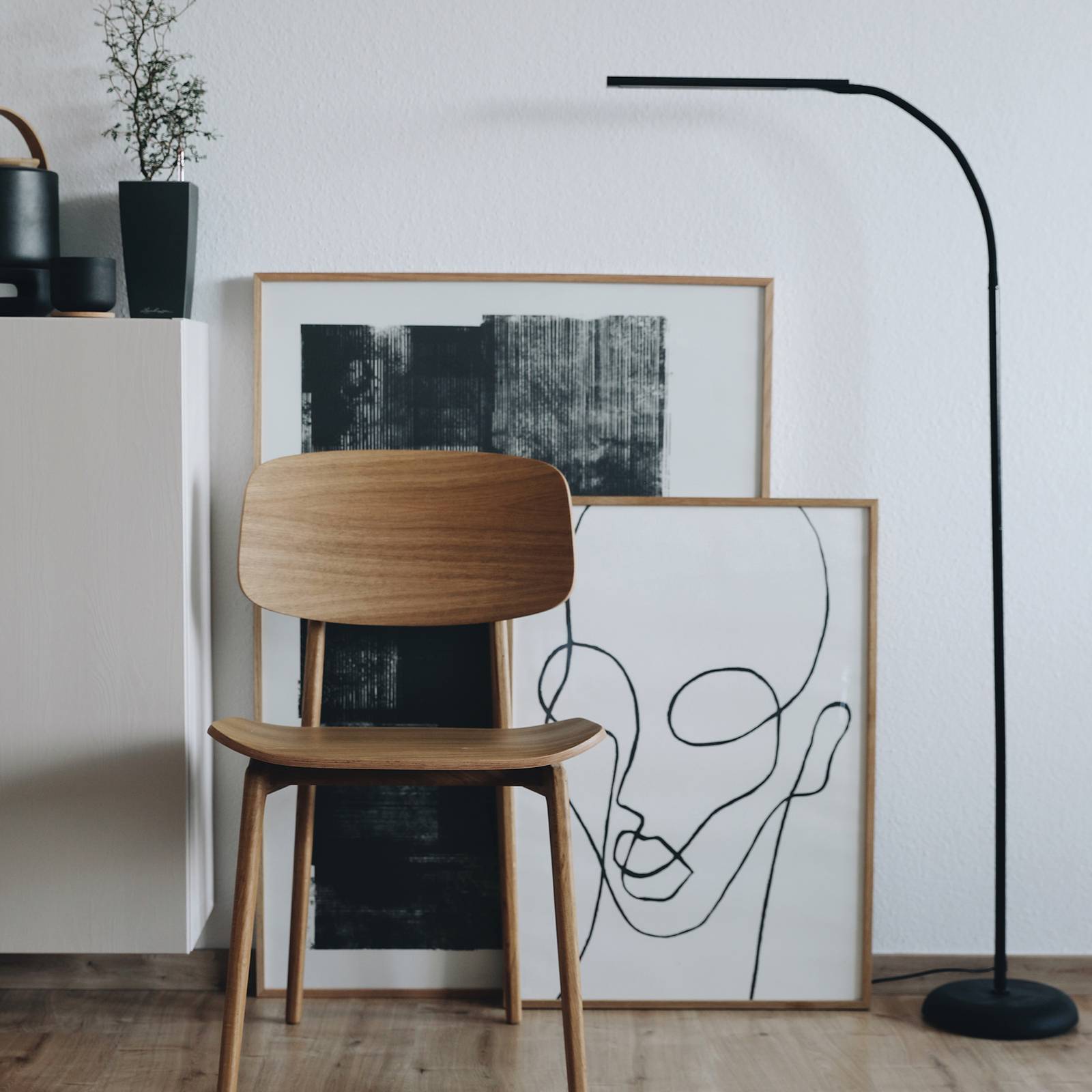 LED-Stehleuchte MAULpirro, schwarz, 126 cm, dimmbar LED-Stehleuchte MAULpirro, schwarz, 126 cm, dimmbar von Maul