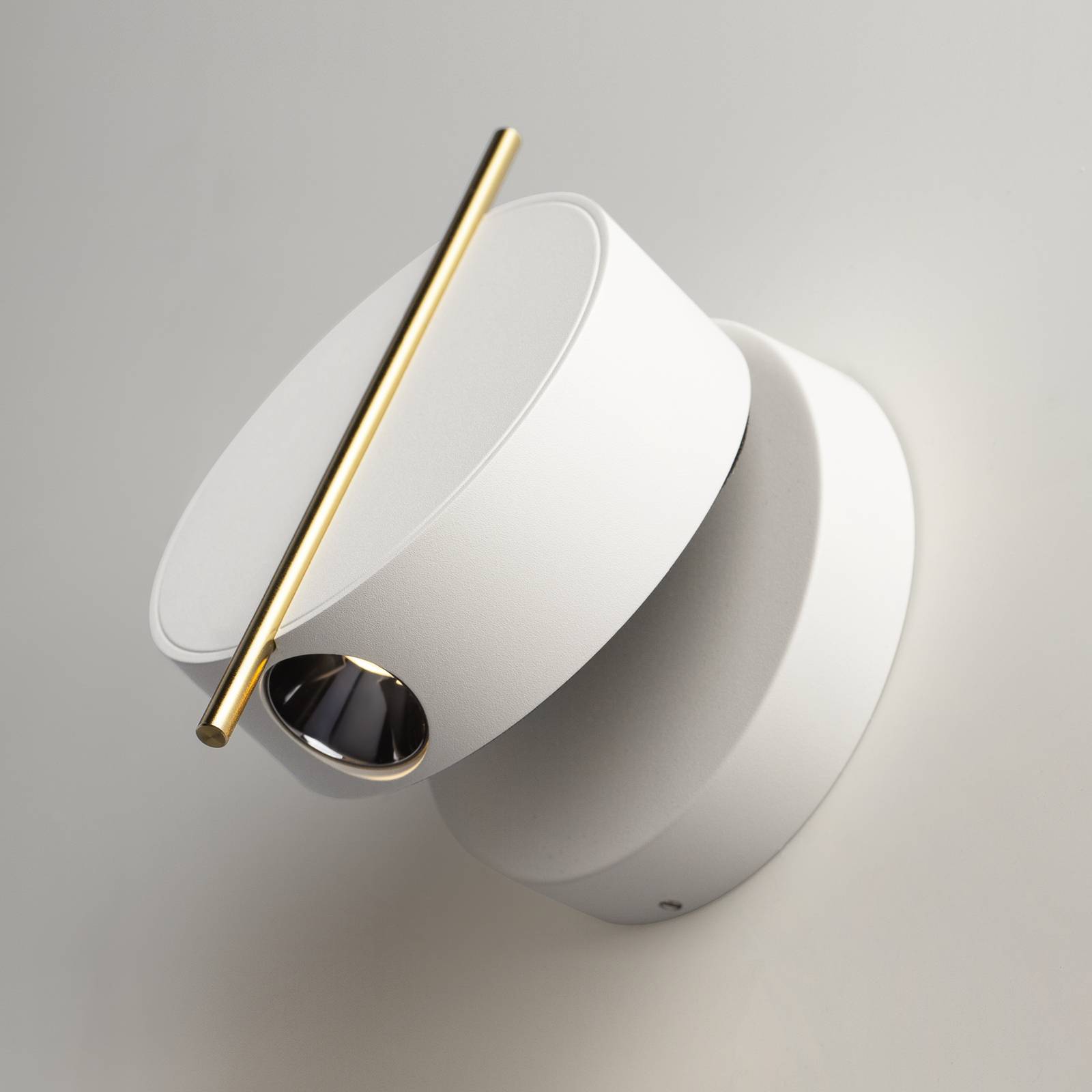 Maytoni LED-Wandleuchte Nuance, weiß / goldfarben, Ø 10 cm Maytoni LED-Wandleuchte Nuance, weiß / goldfarben, Ø 10 cm von Maytoni